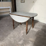 Drop-leaf table