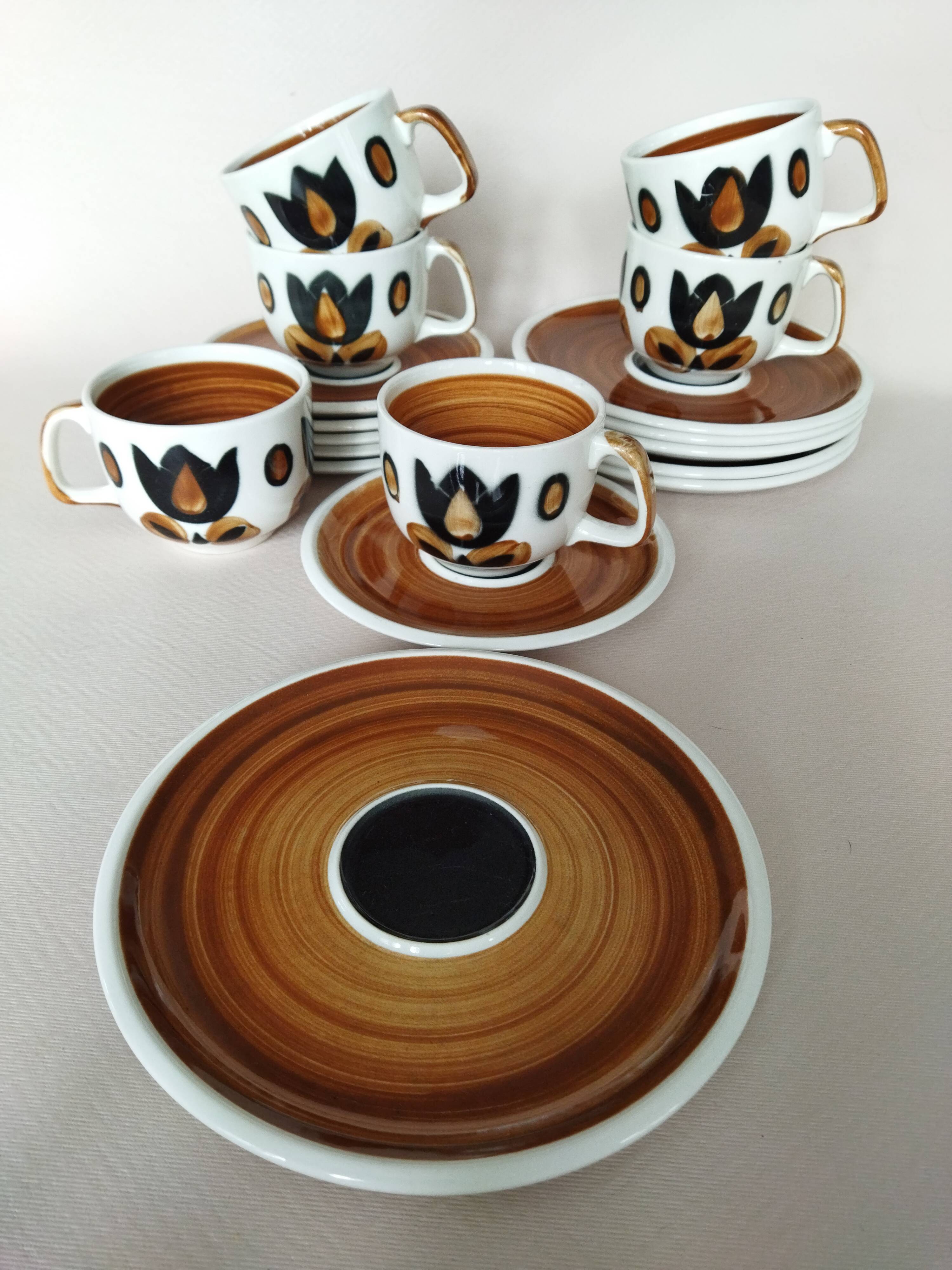 6 cups and cake plates Kimono Boch La Louvière
