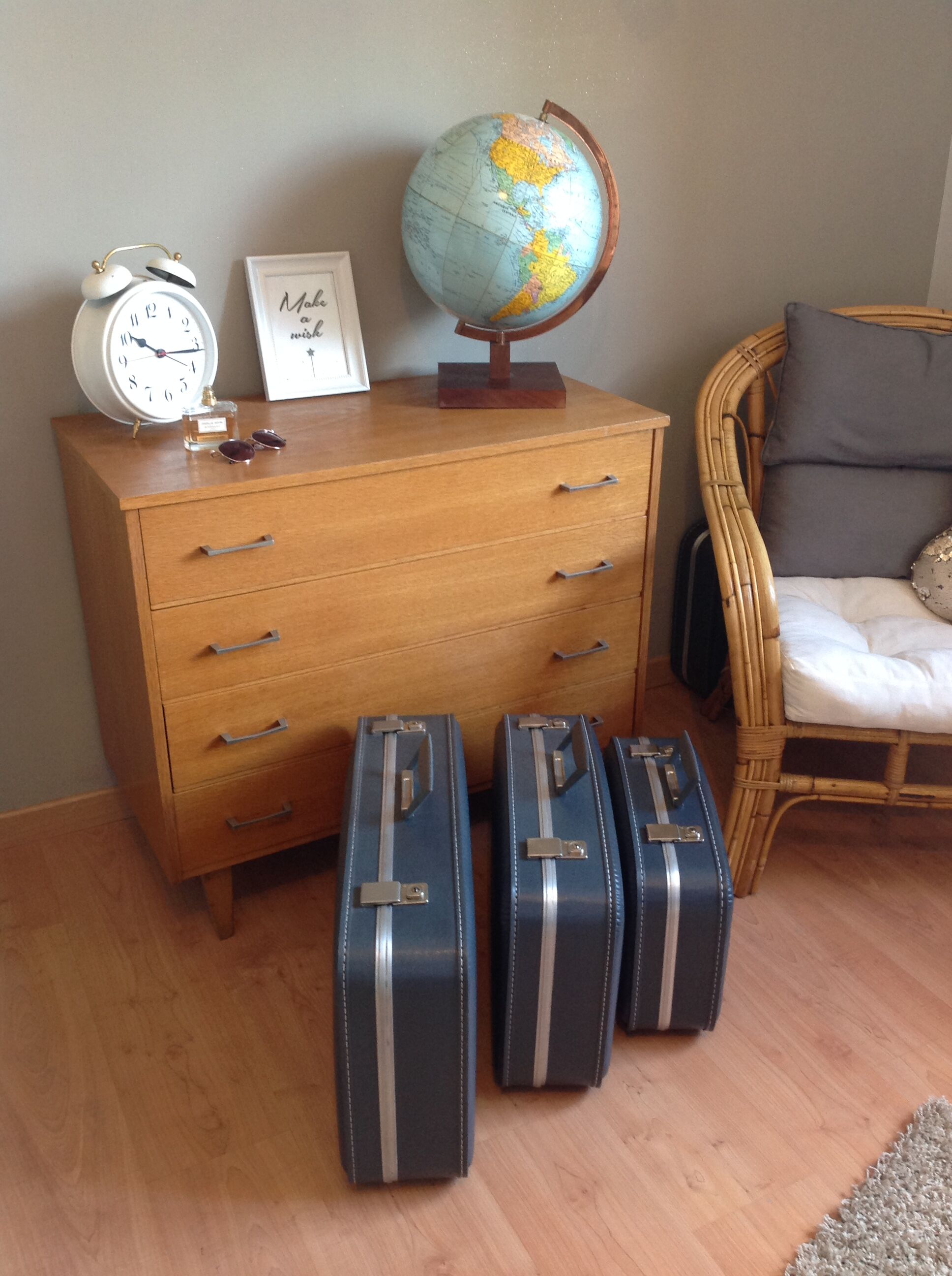 Set of three grey air hostess suitcases / vintage 60s-70s