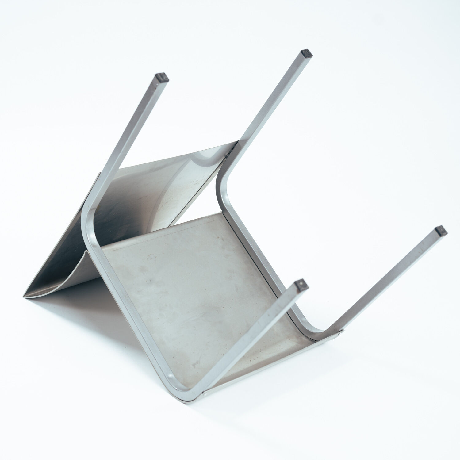 Ensemble de salle à manger sculptural postmoderne en aluminium et acier, Belgique, années 1980/90.