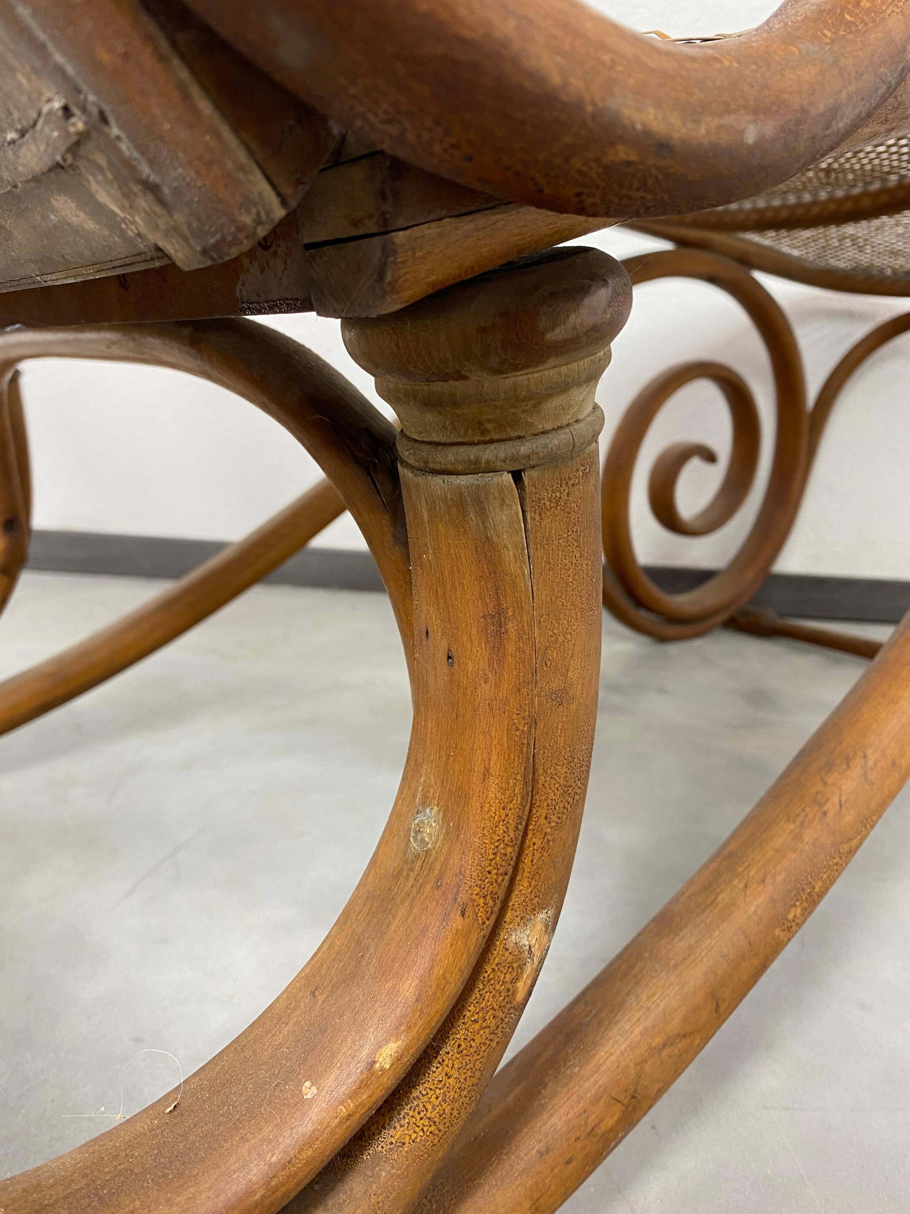 Lit de jour en bois courbé n°2 par Thonet