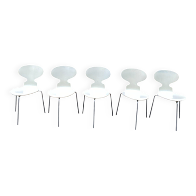 5 chaises fourmi d’Arne Jacobsen
