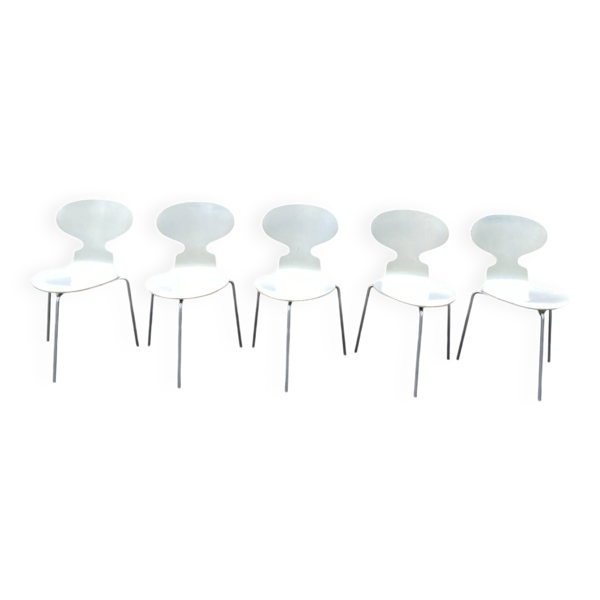 5 chaises fourmi d’Arne Jacobsen