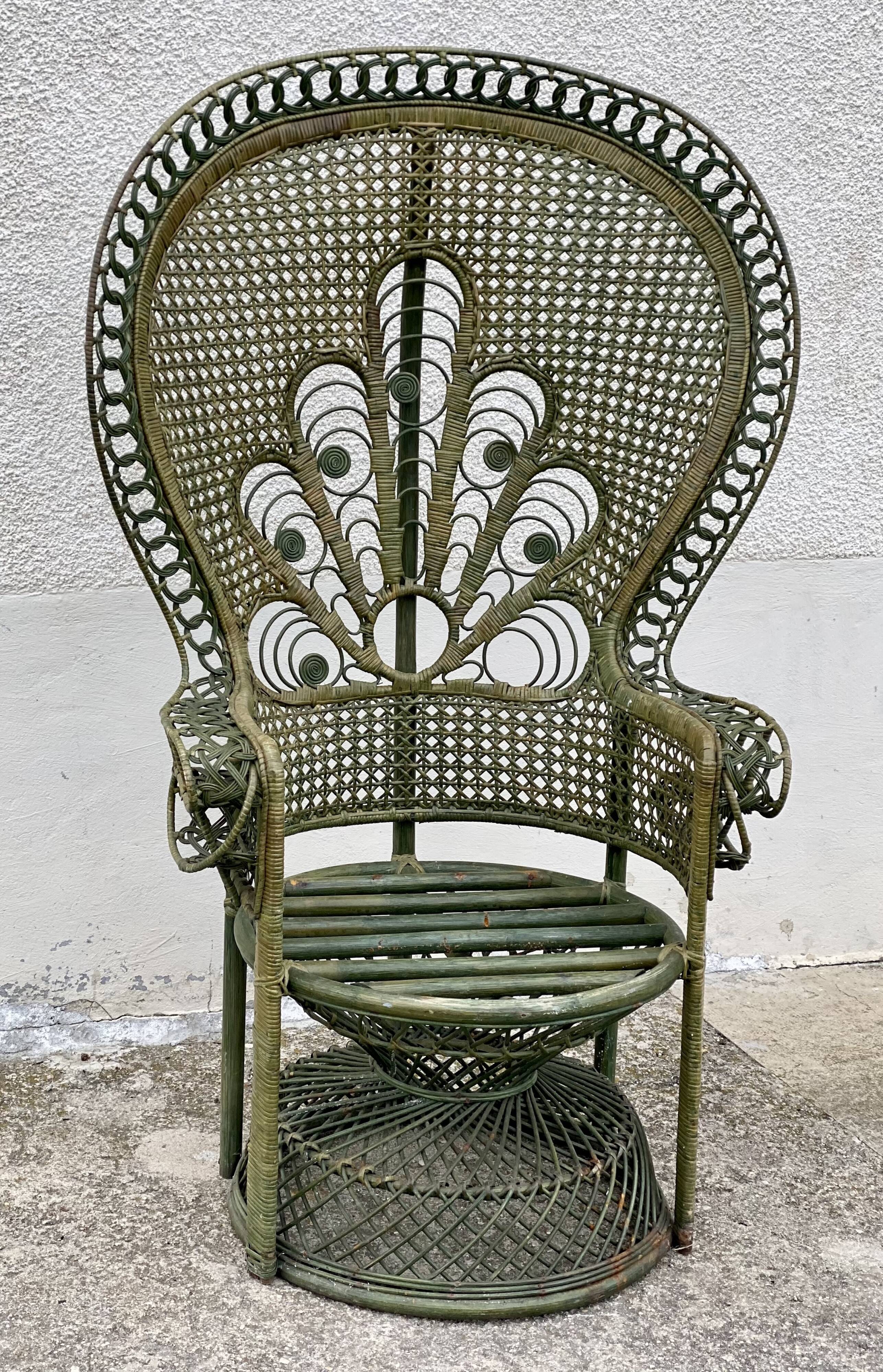 Fauteuil rotin paon patiné vert vintage 1970