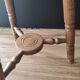 Tabouret tripode vintage en bois brun clair