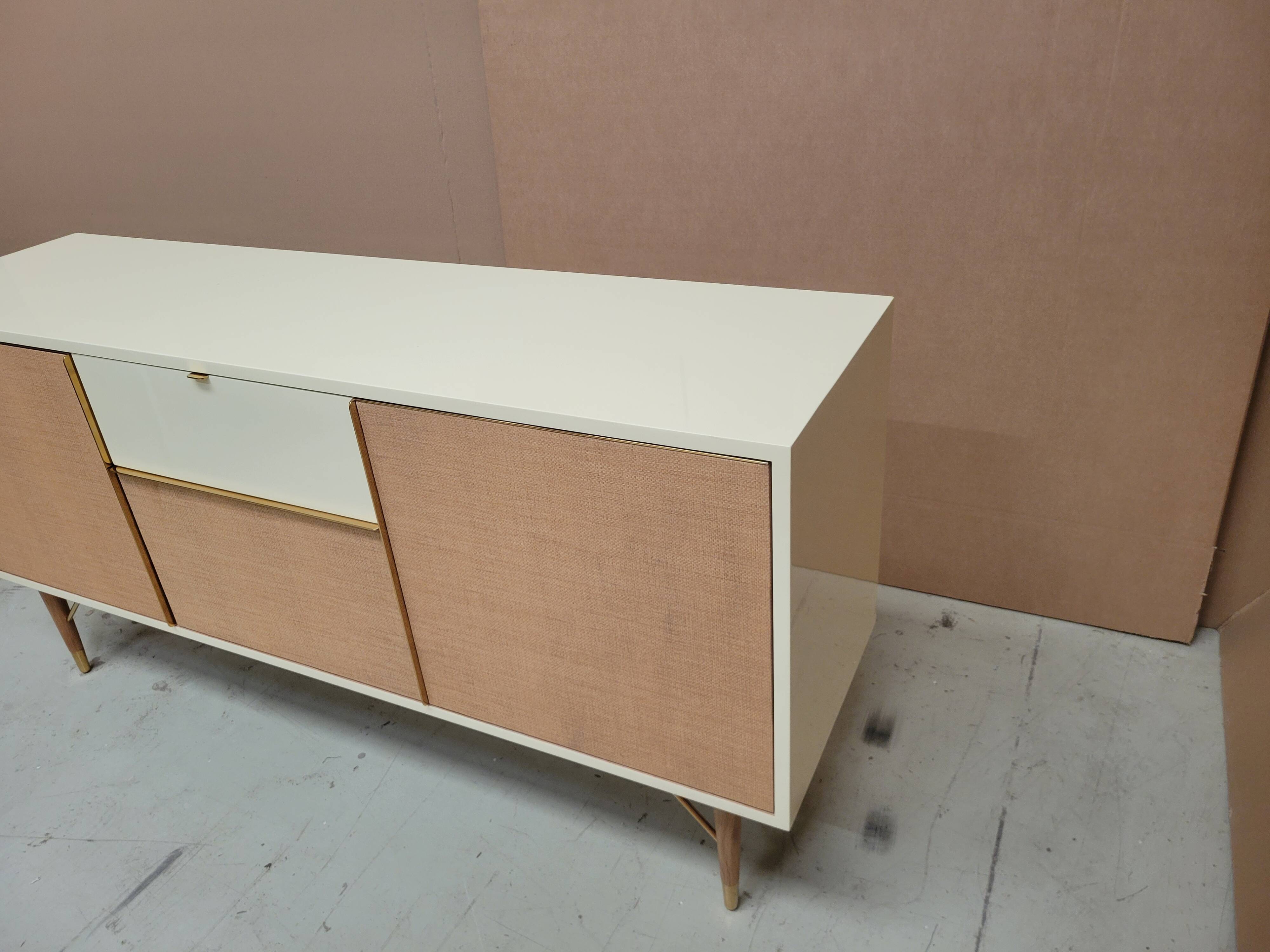 Enfilade -buffet bas . laque et fibre naturelle . marque red edition