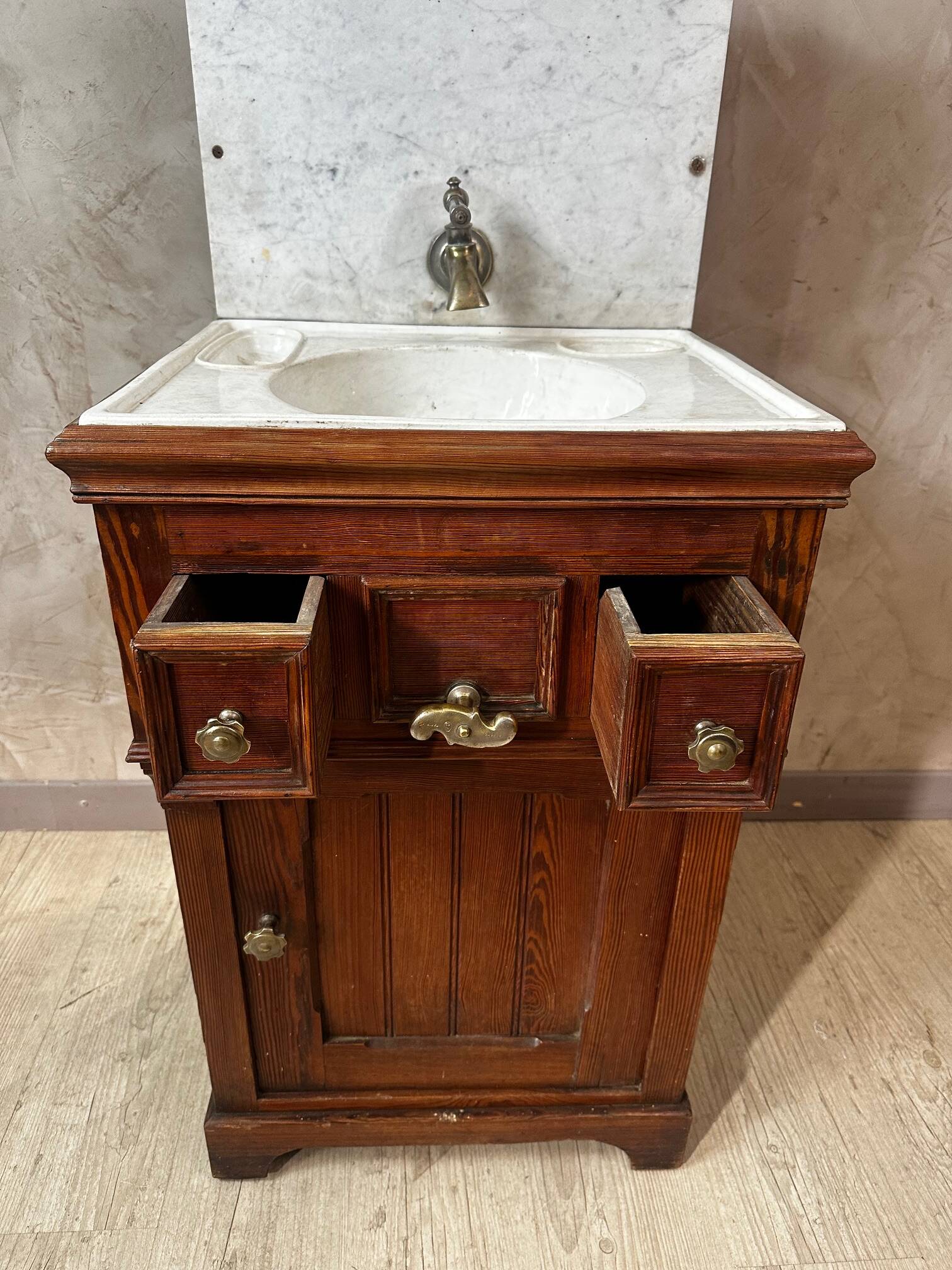 Bathroom vanity unit