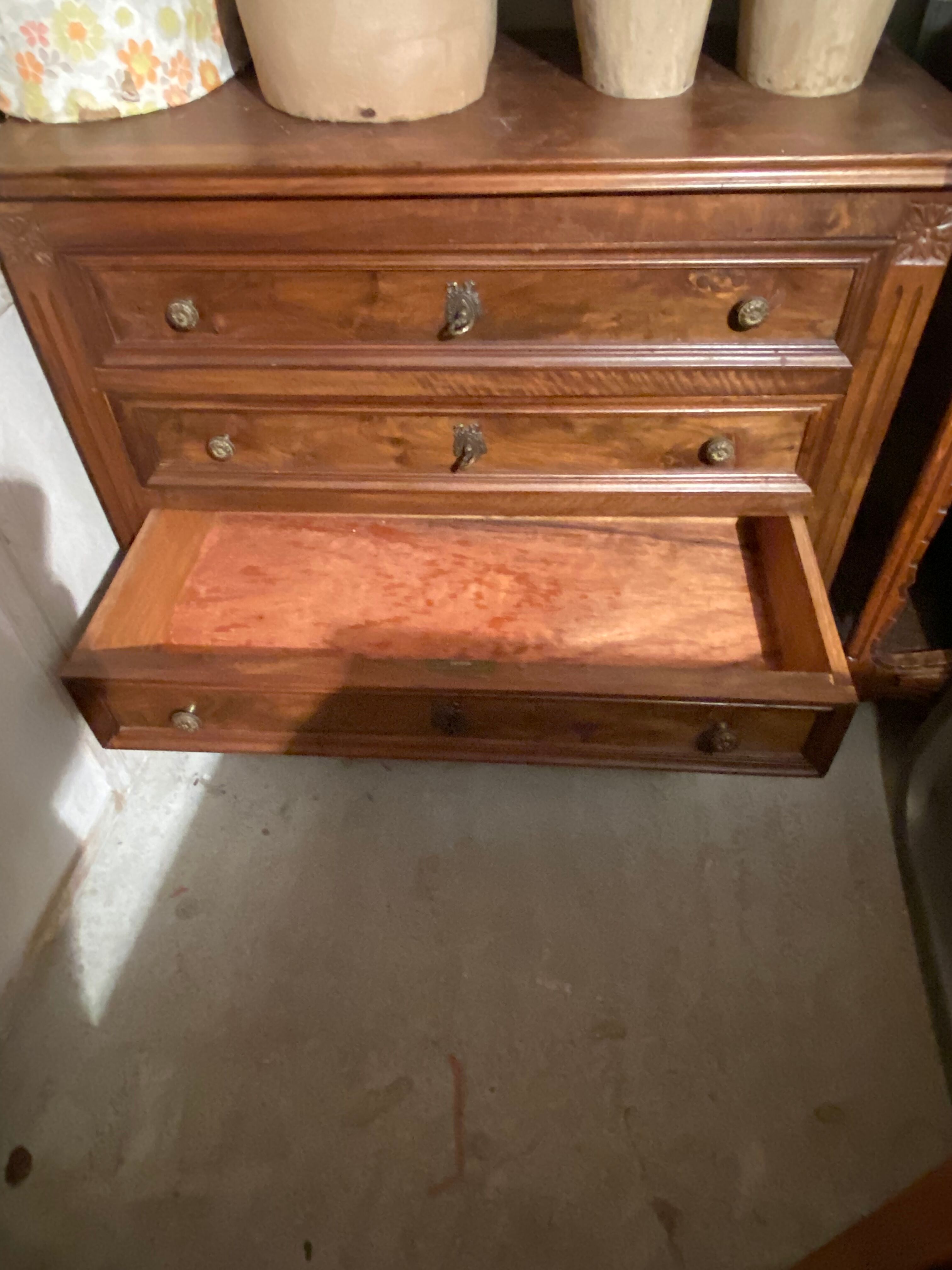 Antique chest of drawers
