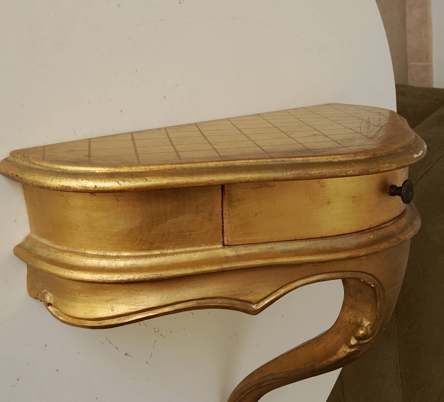 Vintage Italian wall console in Florentine/Louis XV style.