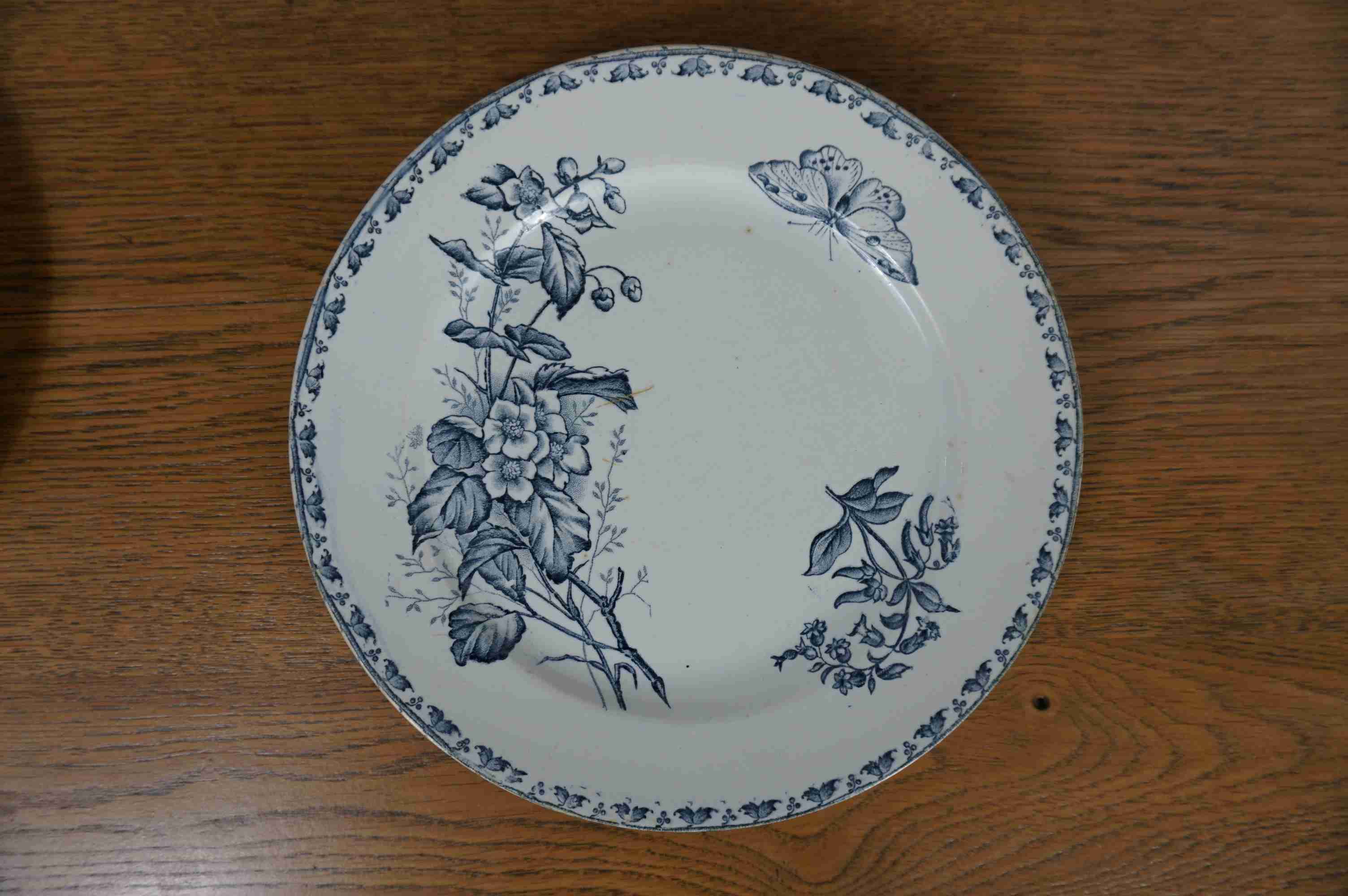 4 Sarreguemines “Carmen” flat plates