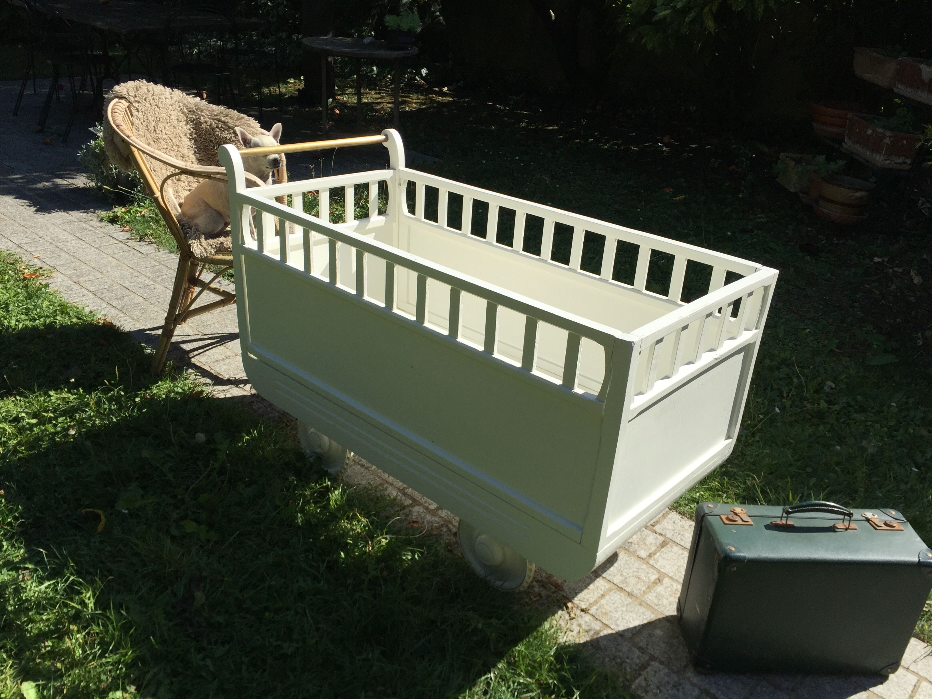 Old baby bed camper 1950 vintage