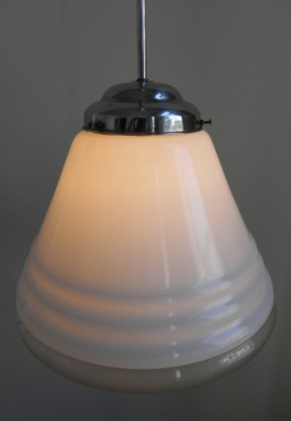 Art deco pendant light with Philips globe