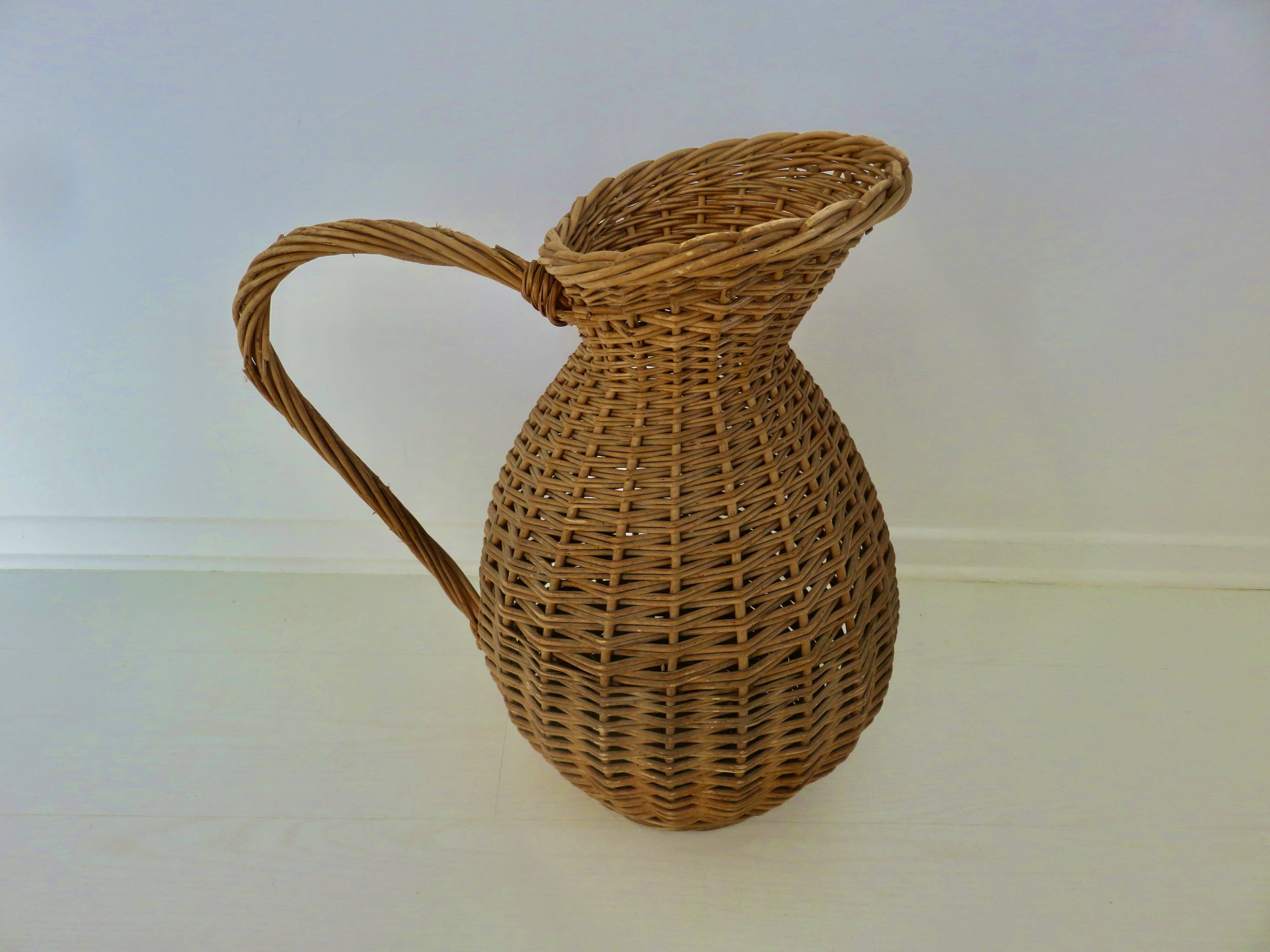Imposant vase "pichet" en rotin, sud de la France, French Riviera, 1970