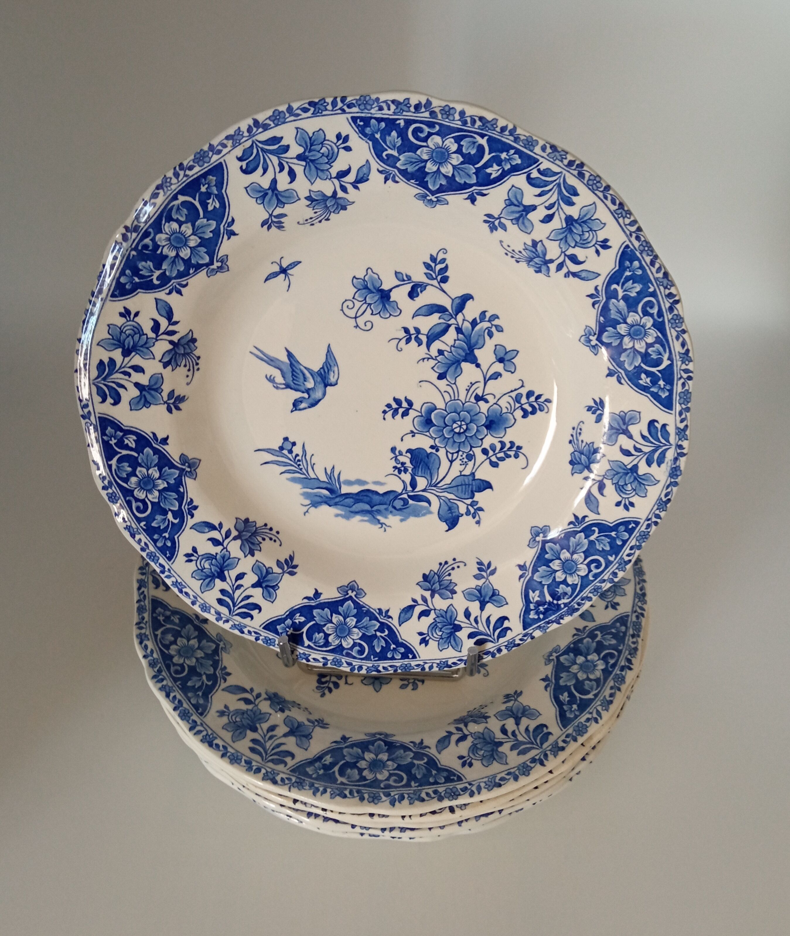 Six hollow plates in Gien's faience