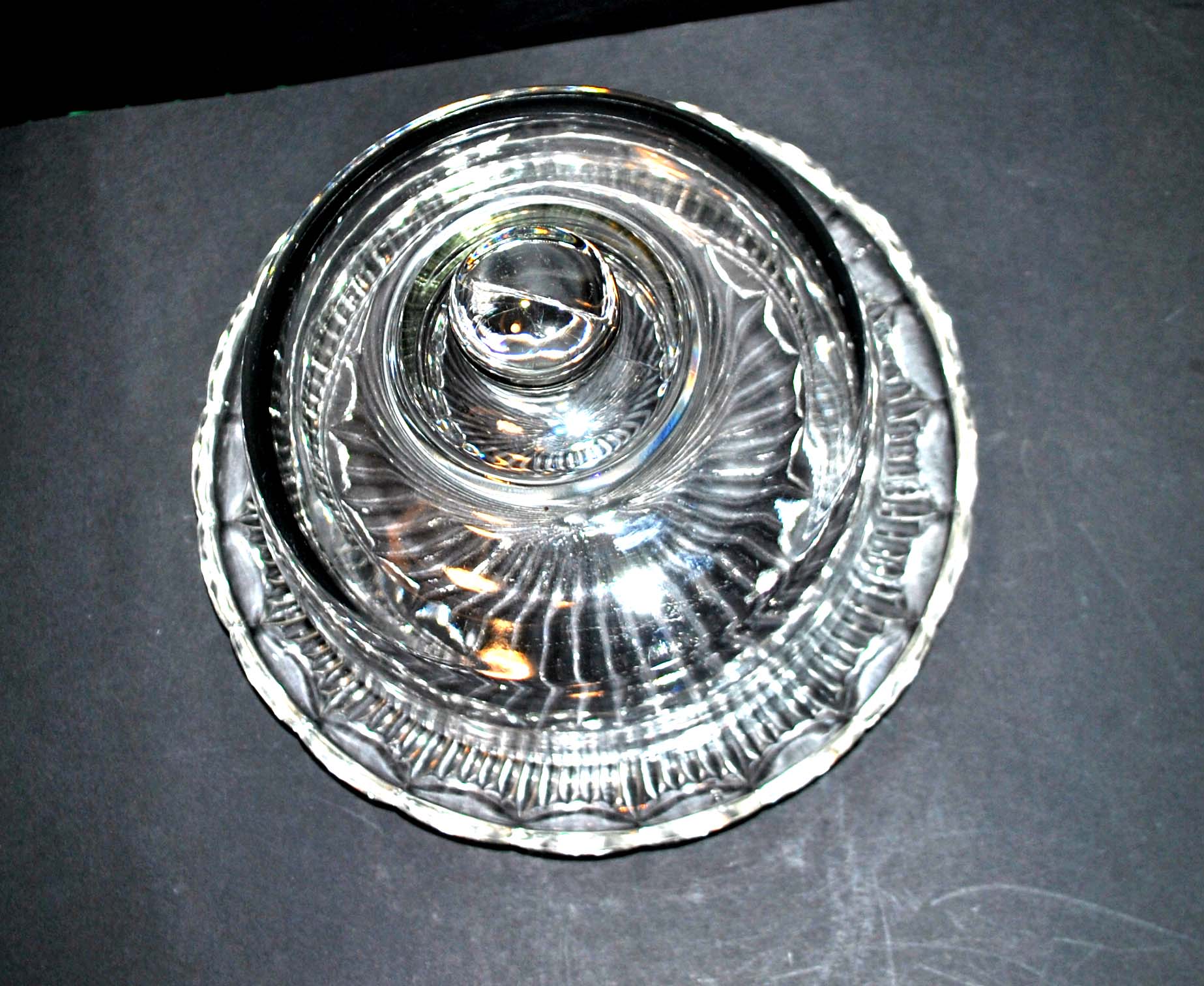 Vintage molded glass cheese bell and presentation plate 16cm