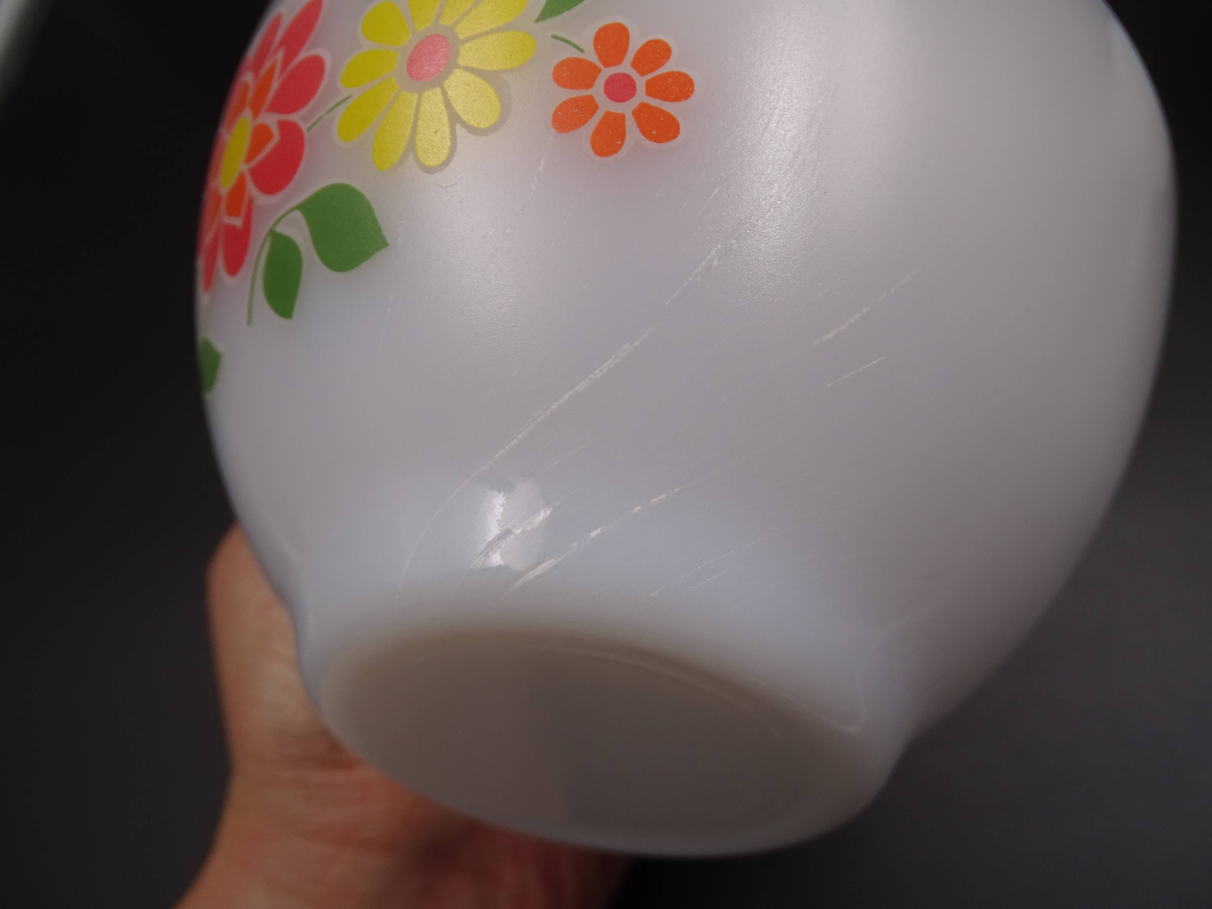 Set of 7 bowls in arcopal -flower décor - vintage around 1970