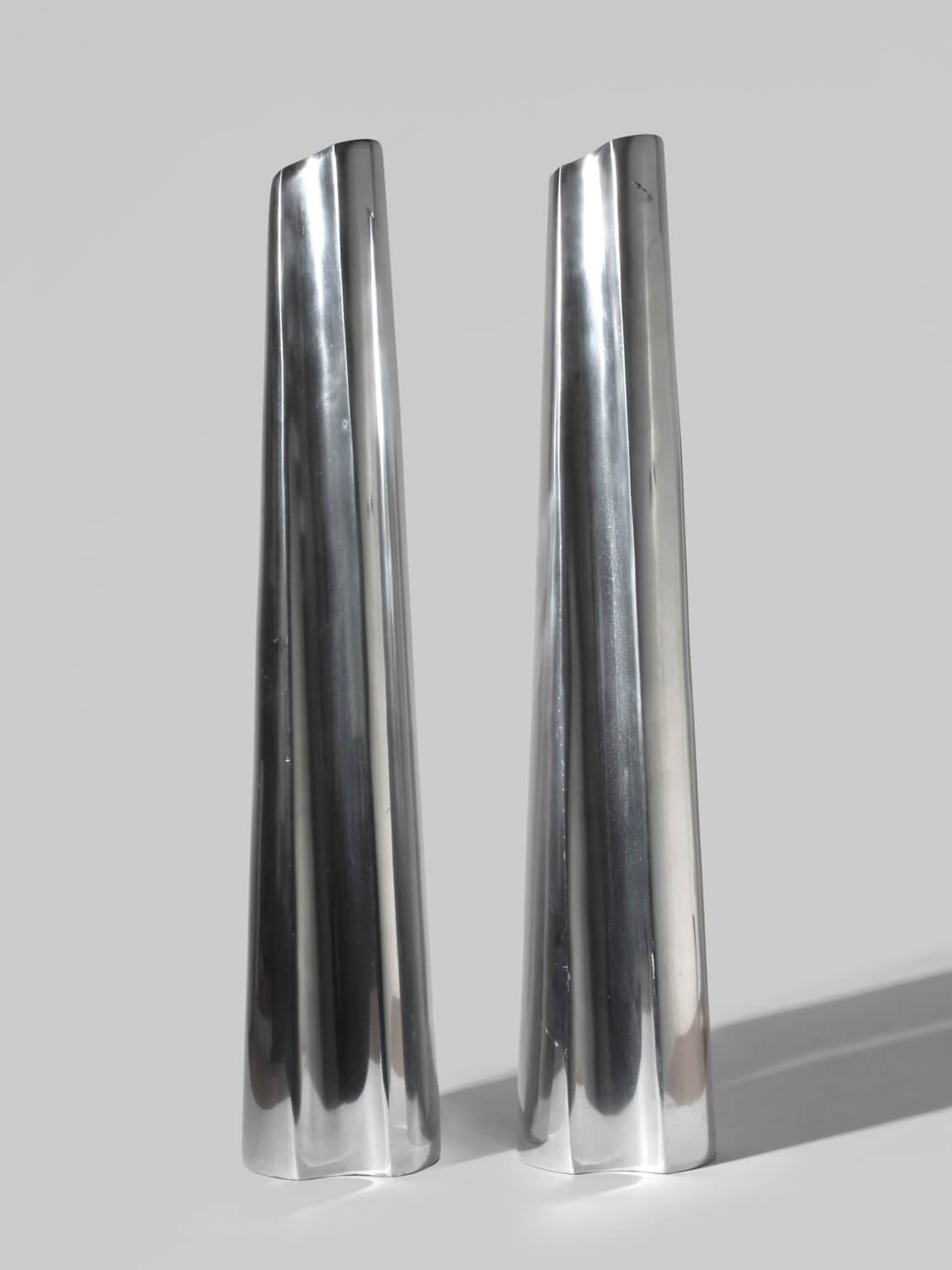 Ensemble de vases extra hauts en aluminium contemporain