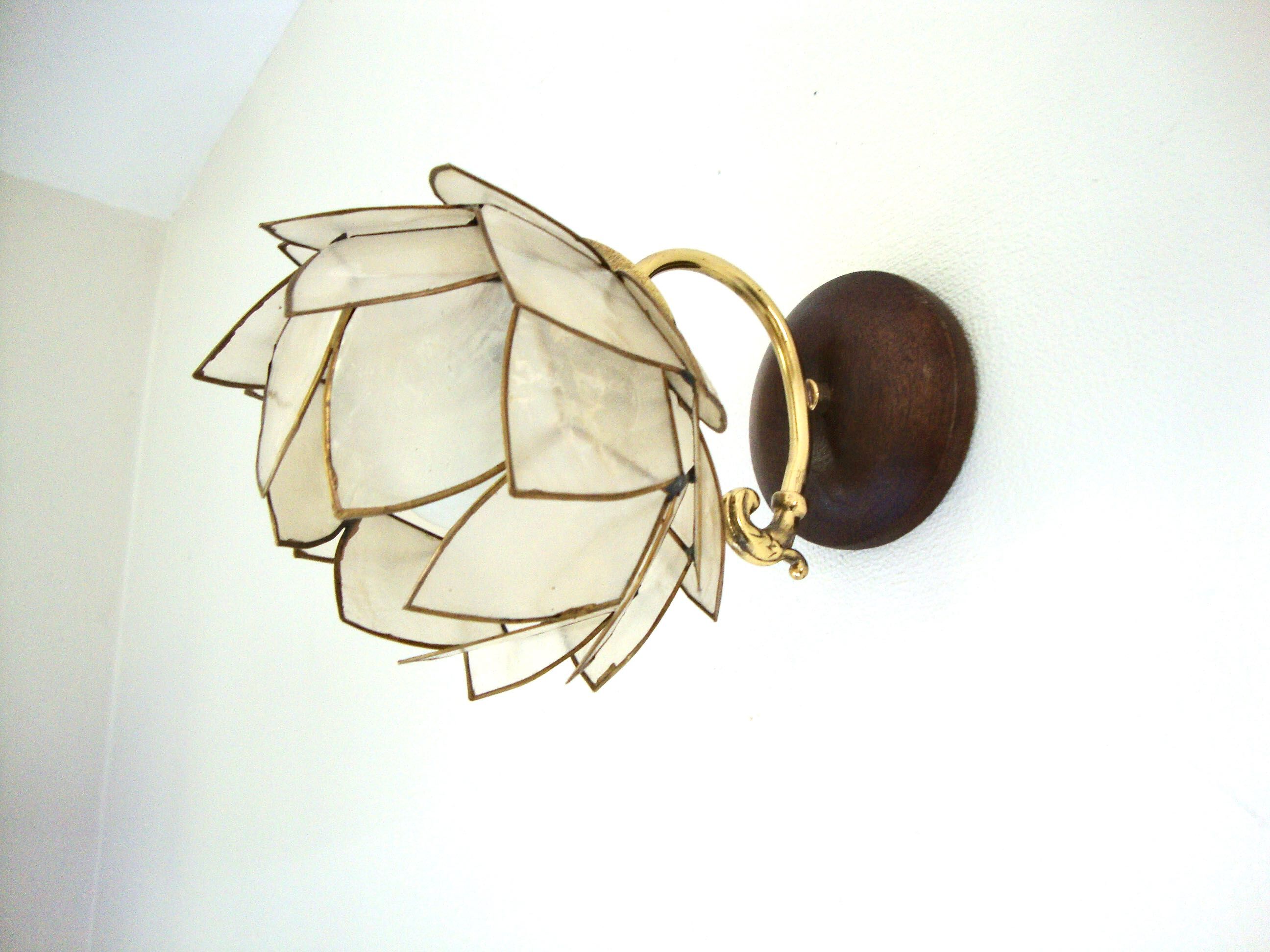 Applique lotus nacre et laiton