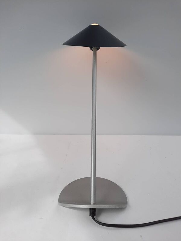 Lampe minimaliste en métal