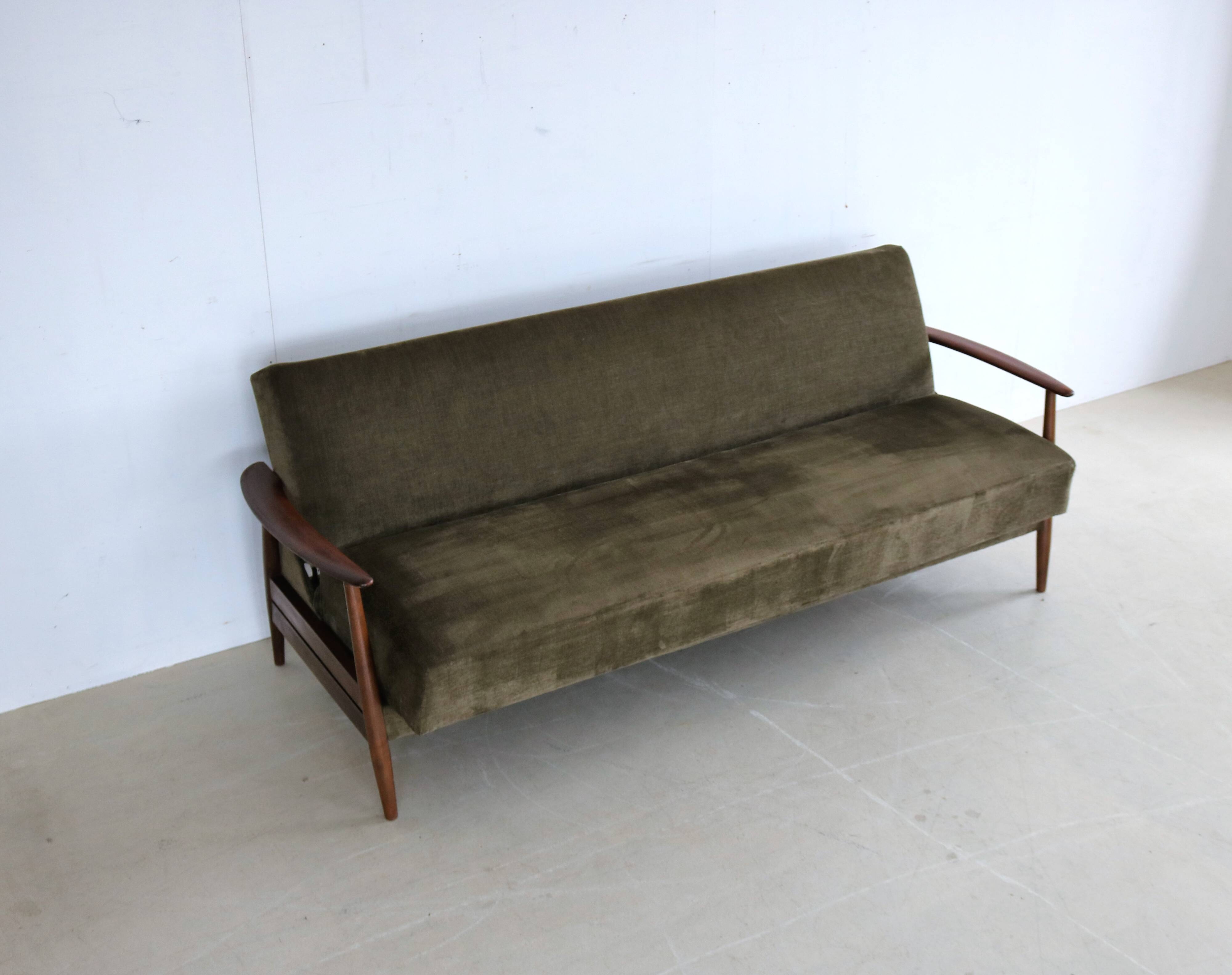 Vintage danish (sleep) sofa
