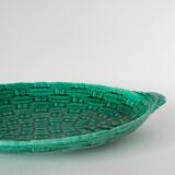 Grand plat en barbotine modèle bambou tressé vert, 1970