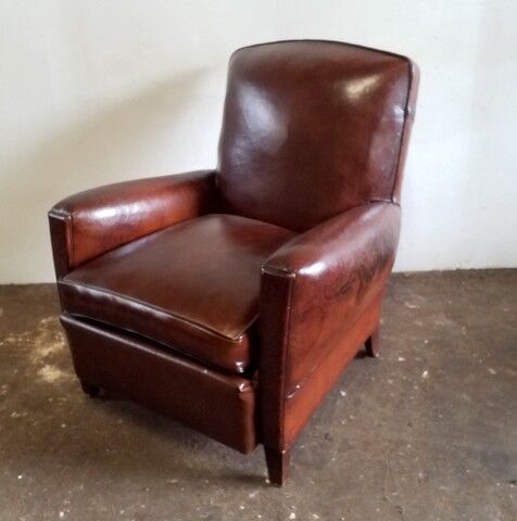 Club armchair, bulging back