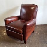 Club armchair, bulging back