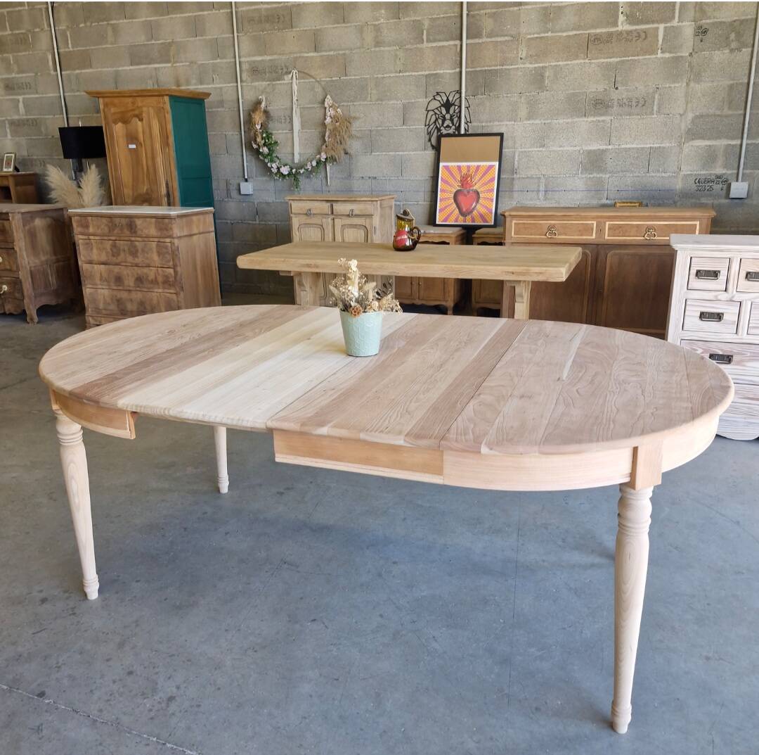 Round table solid cherry with extensions
