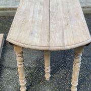 Table à manger ronde extensible Louis Philippe à volets rénovée avec 4 rall