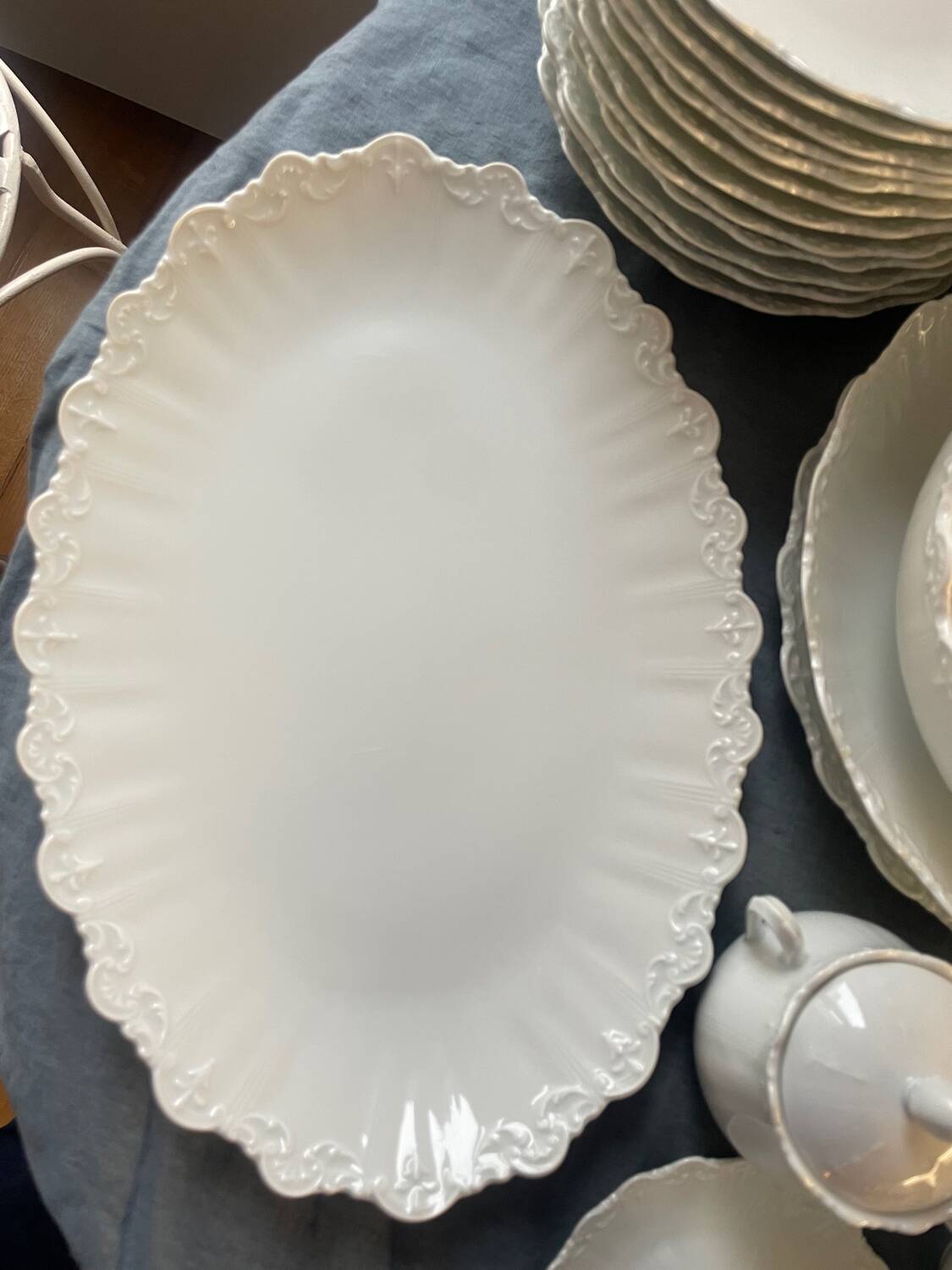 Prestigious 62-piece dinnerware set in vintage 70's Limoges white porcelain by Raynaud