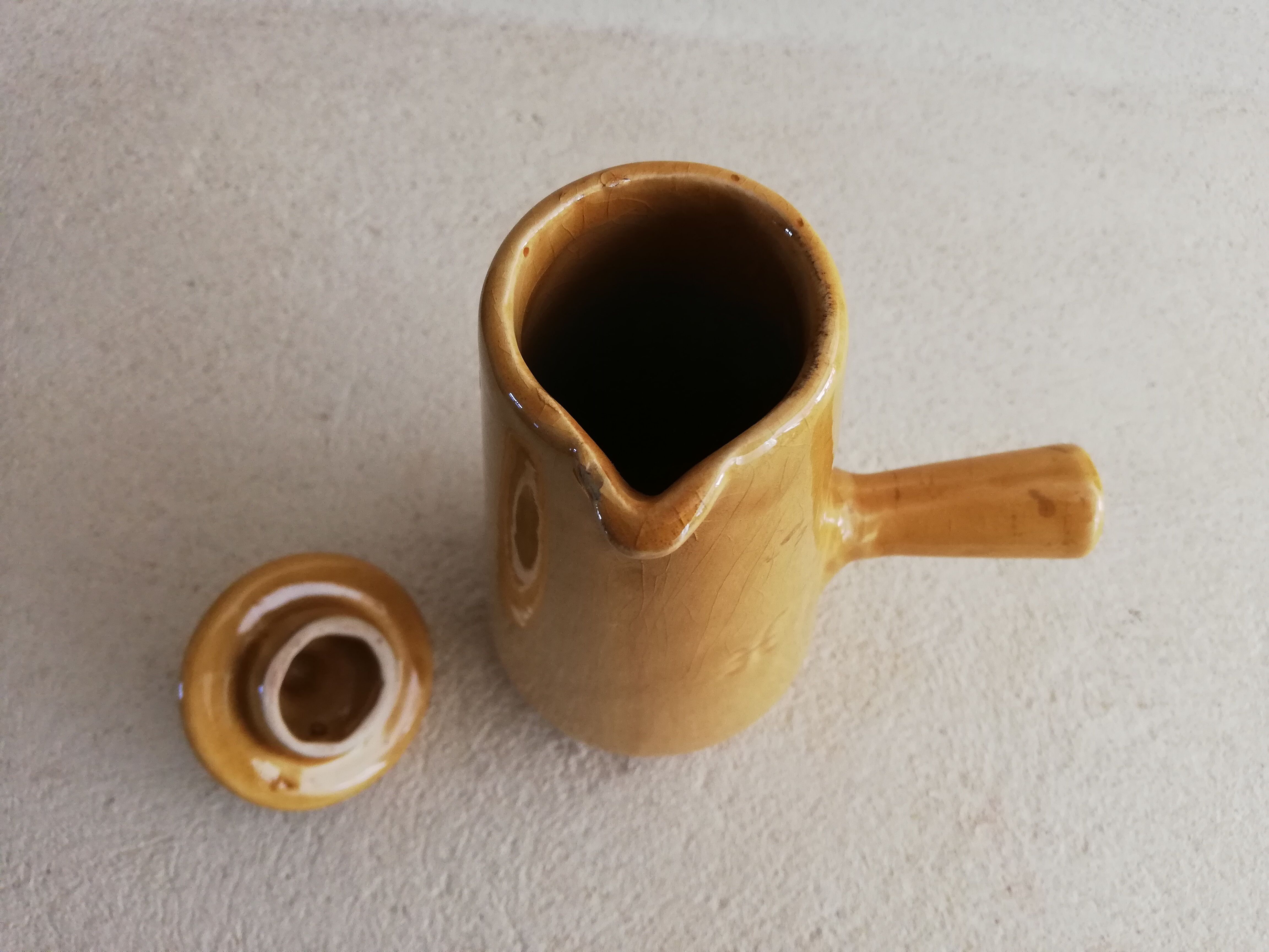 Glazed ceramic oiler