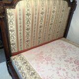 Antique Louis XVI style daybed in carved wood and patterned fabric