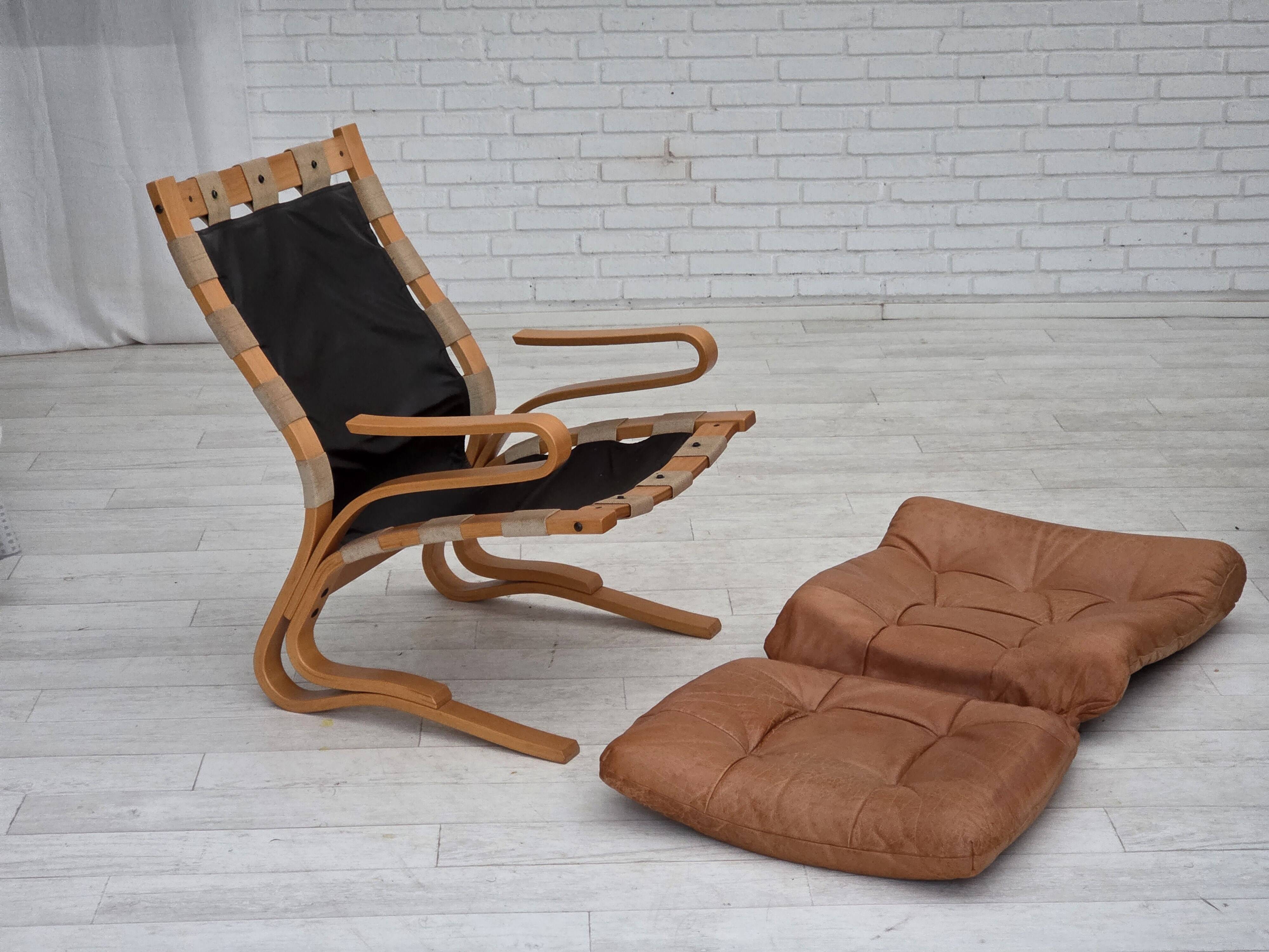 Fauteuil norvégien des années 1970, modèle "Kengu", cuir de meuble.