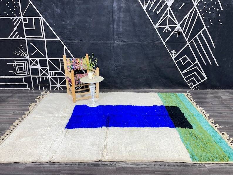 Handmade pure wool rug, size 150 x 250 cm.