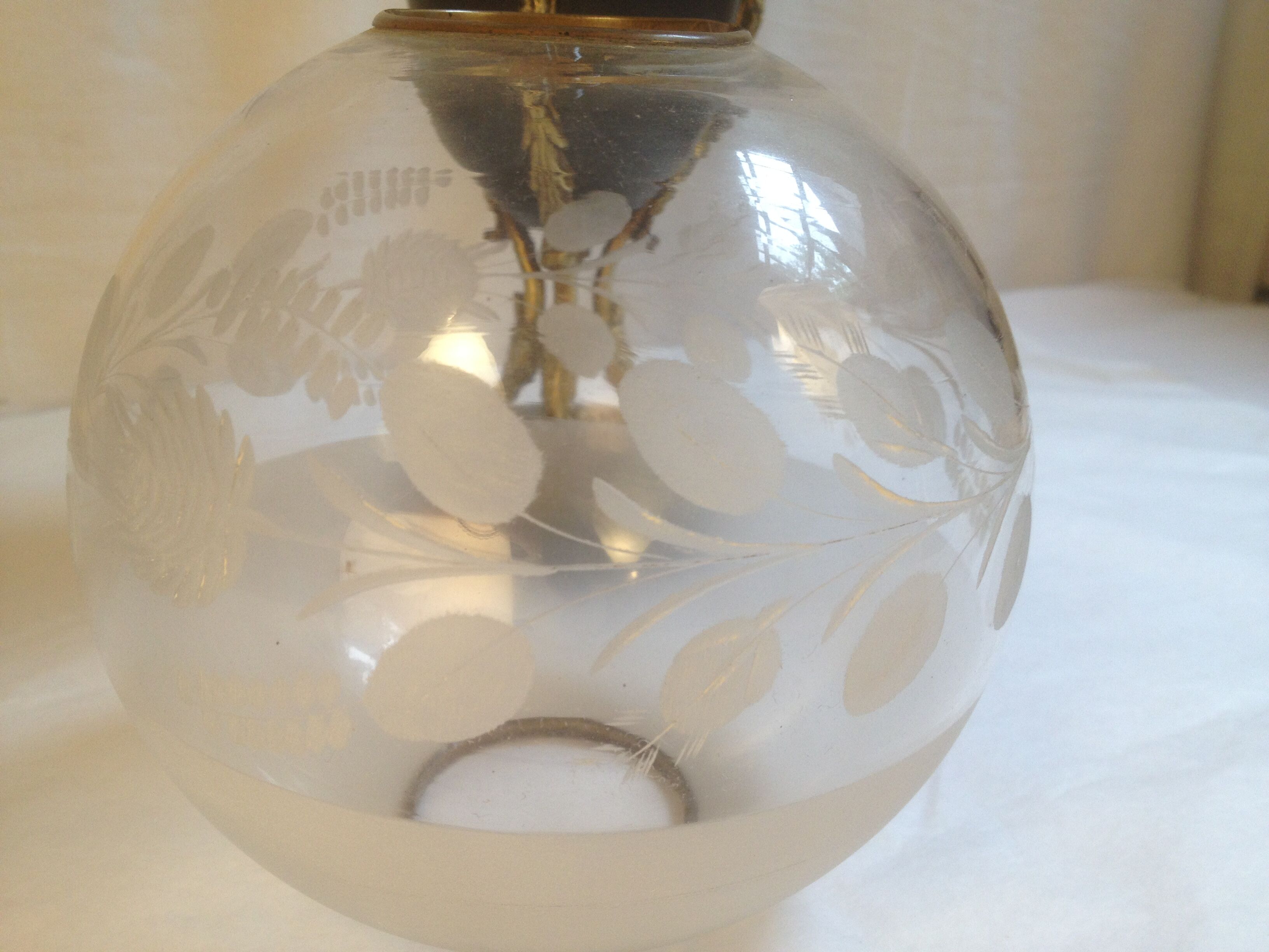 Oil lamp with engraved globe in Napoleon III style