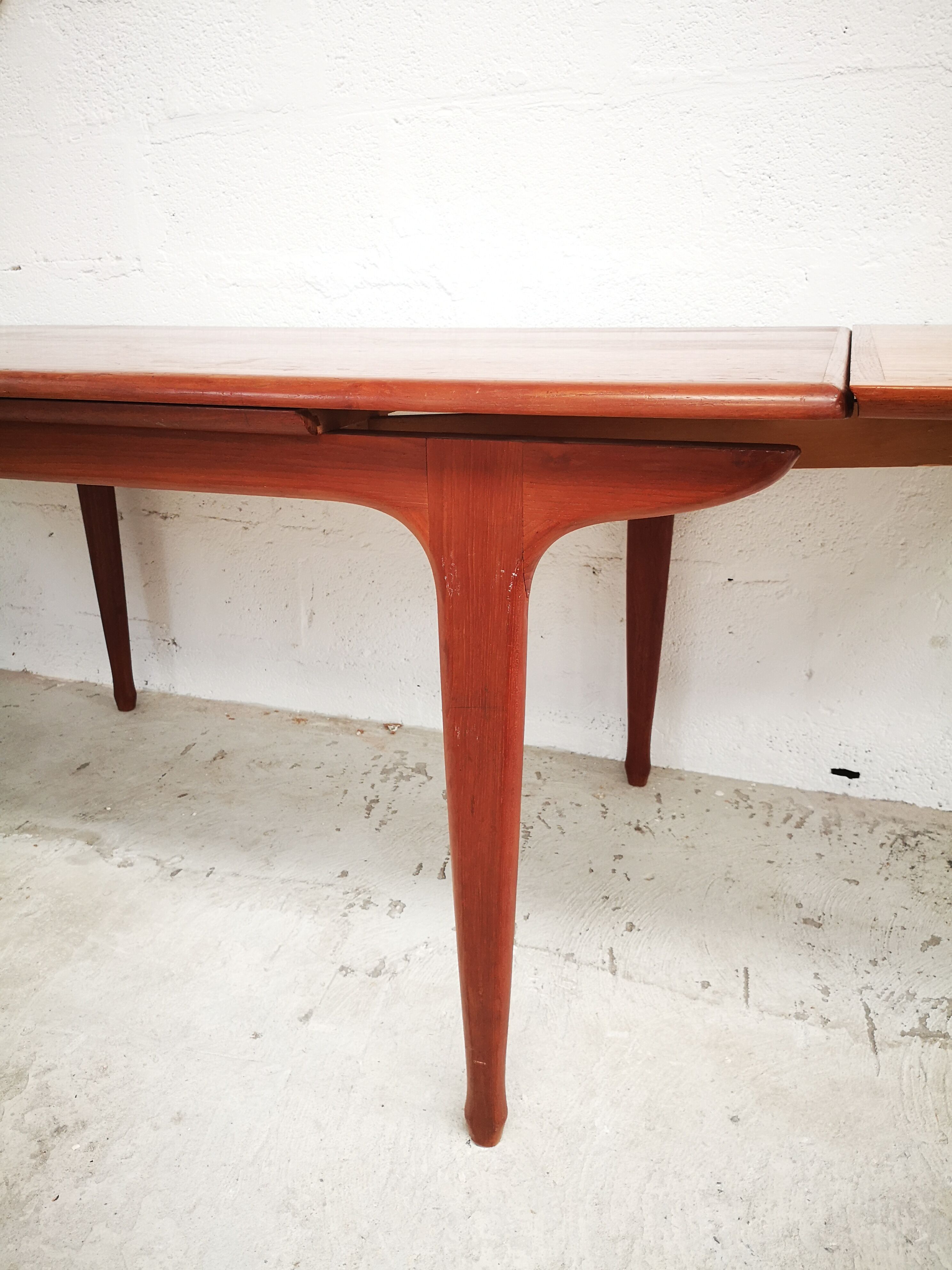 Table à manger extensible par Meubles TV / Tricoire & Vecchione