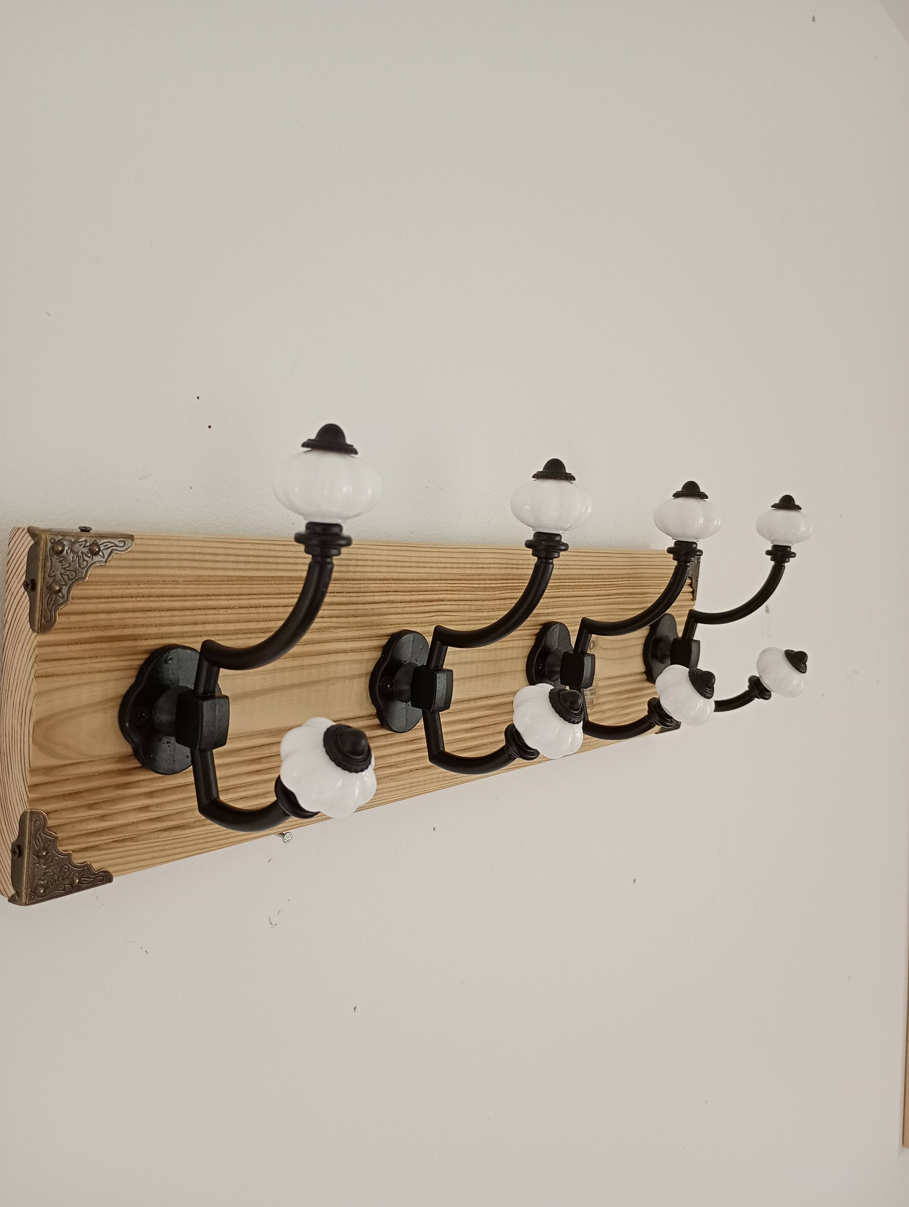 Vintage style wall coat rack in raw wood & metal – 4 double hooks – 45 cm
