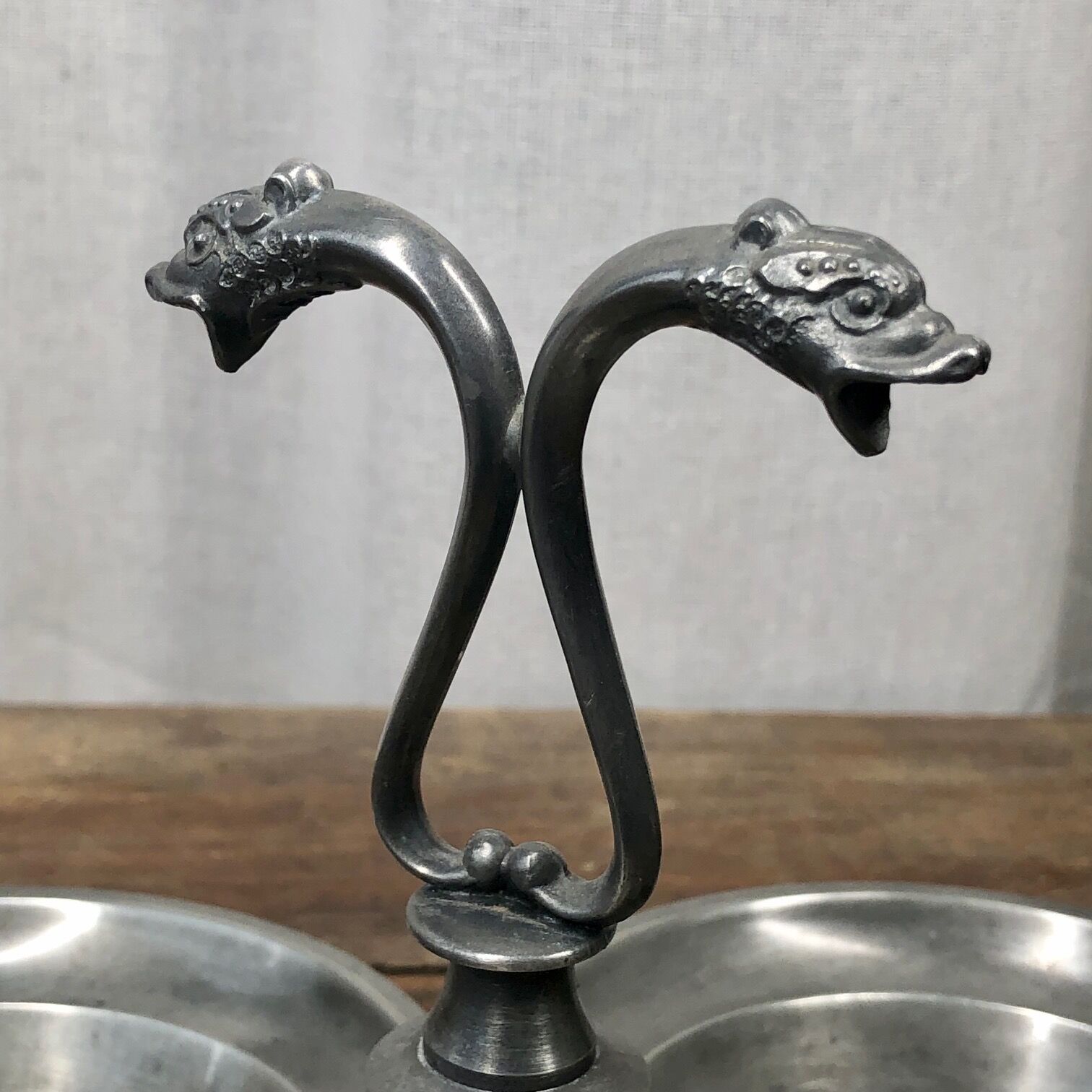 Tin servant – handle "fish"