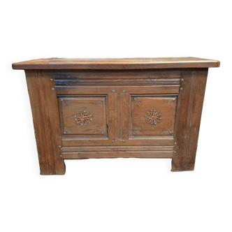 Petit Coffre Breton A Décors De Clous Laiton