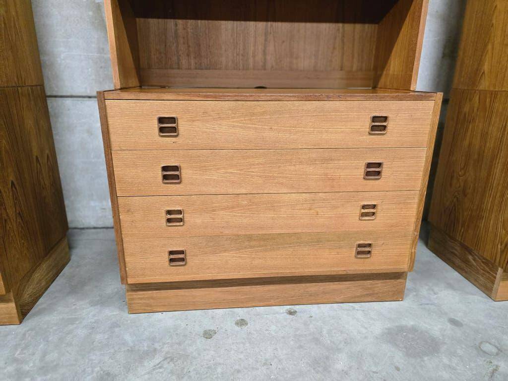 Vintage wooden shelf/bookcase/display cabinet