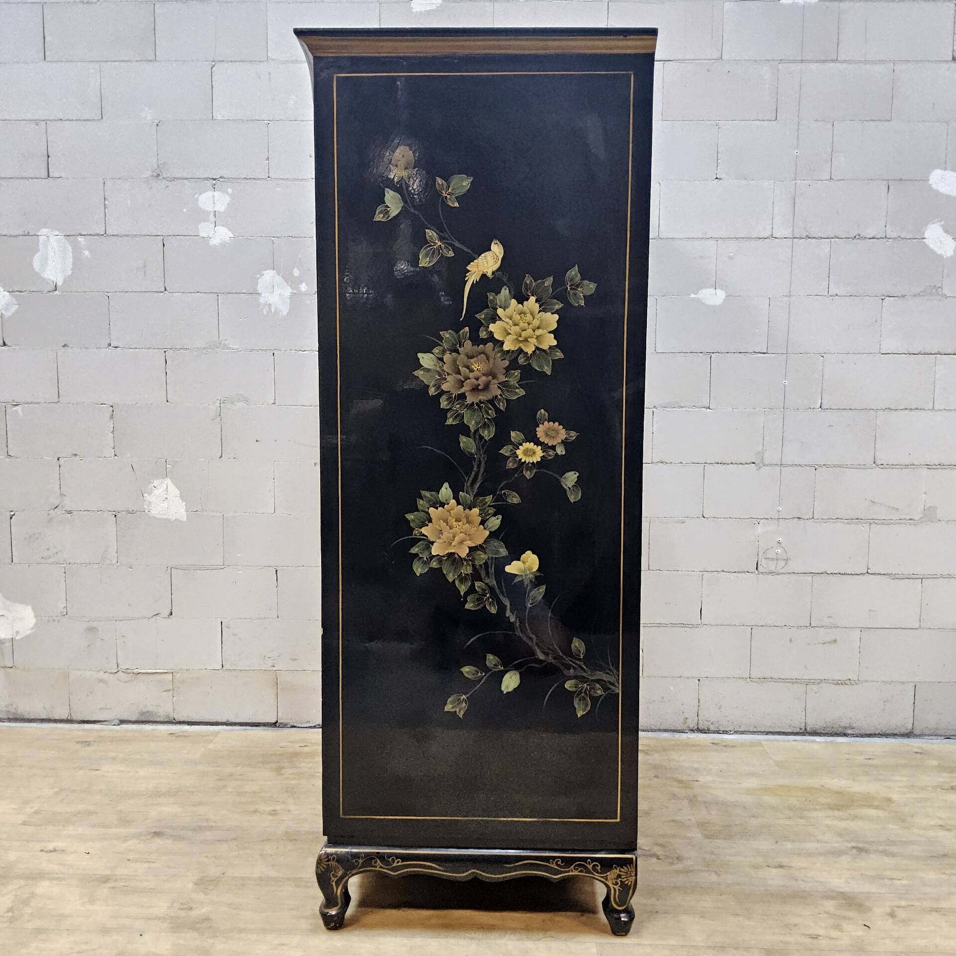 Vintage Chinese cabinet with gold leaf, flowers and birds (bar cabinet)