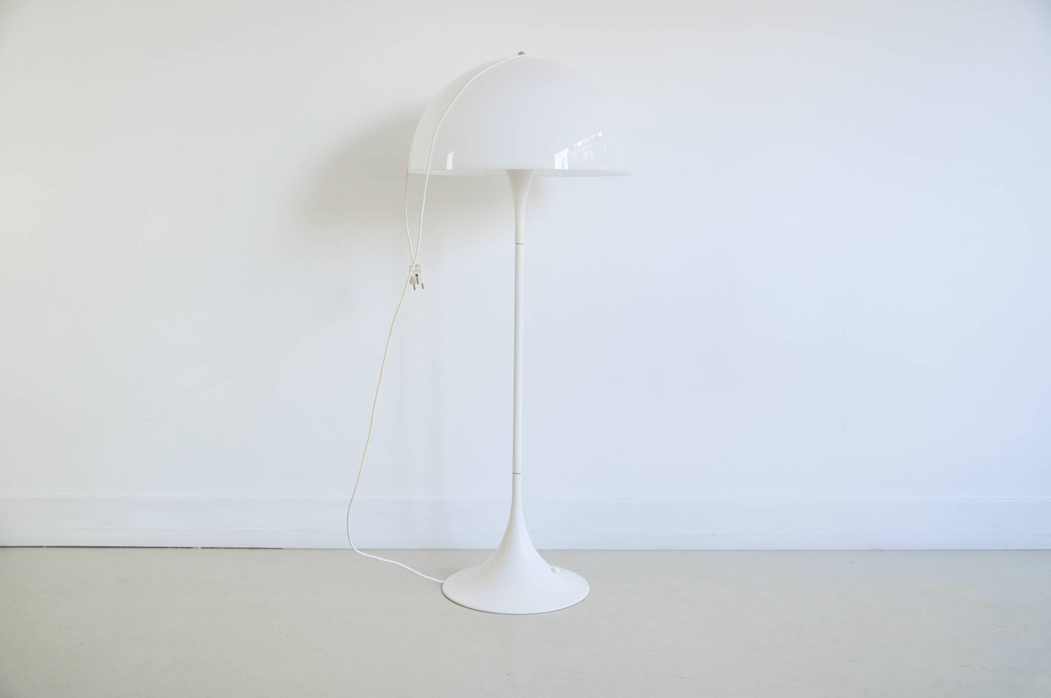 Lampadaire Panthella de Verner Panton pour Louis Poulsen
