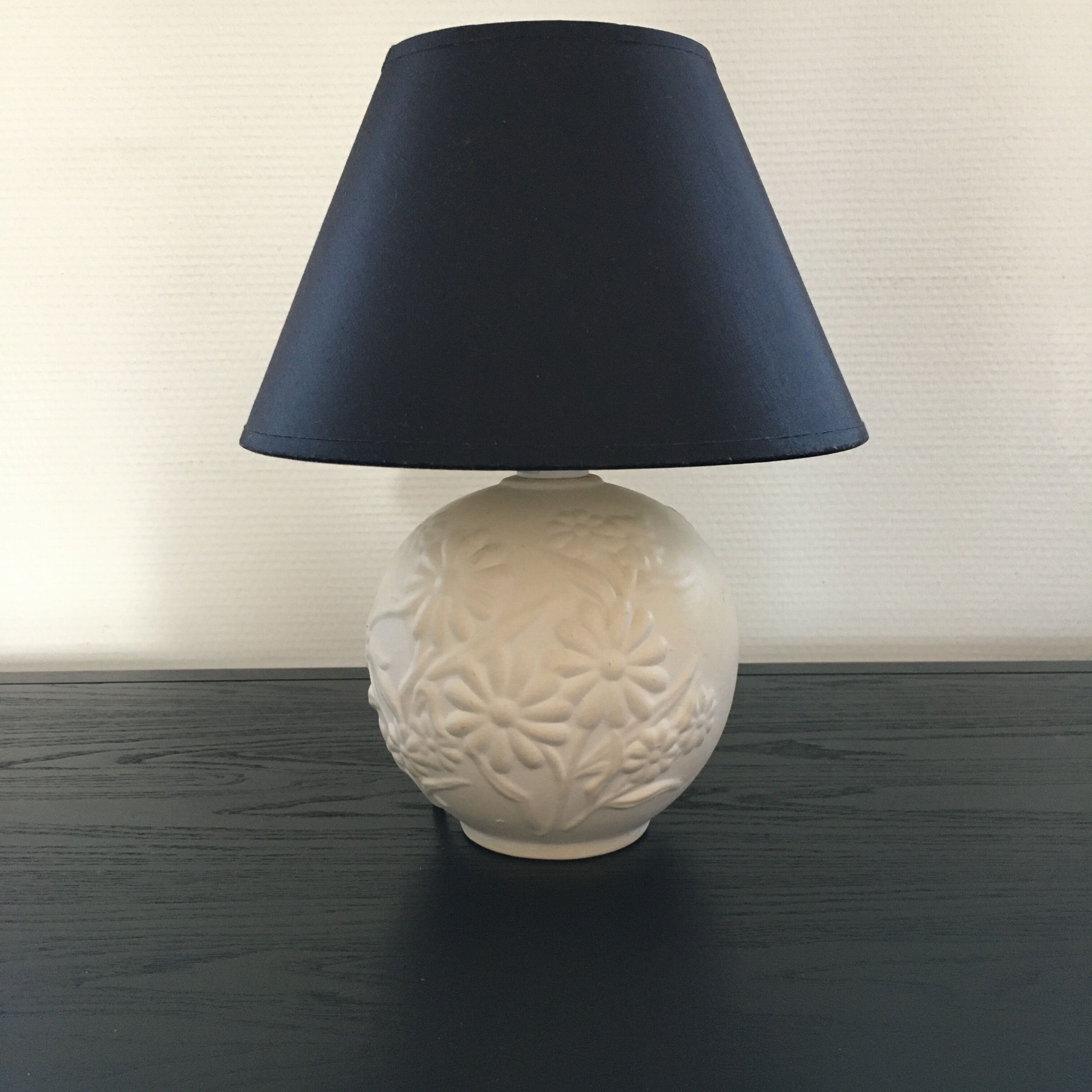 White floral decor lamp