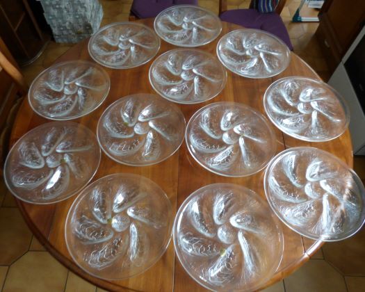 Set of 12 vintage 70s Arcoroc oyster plates