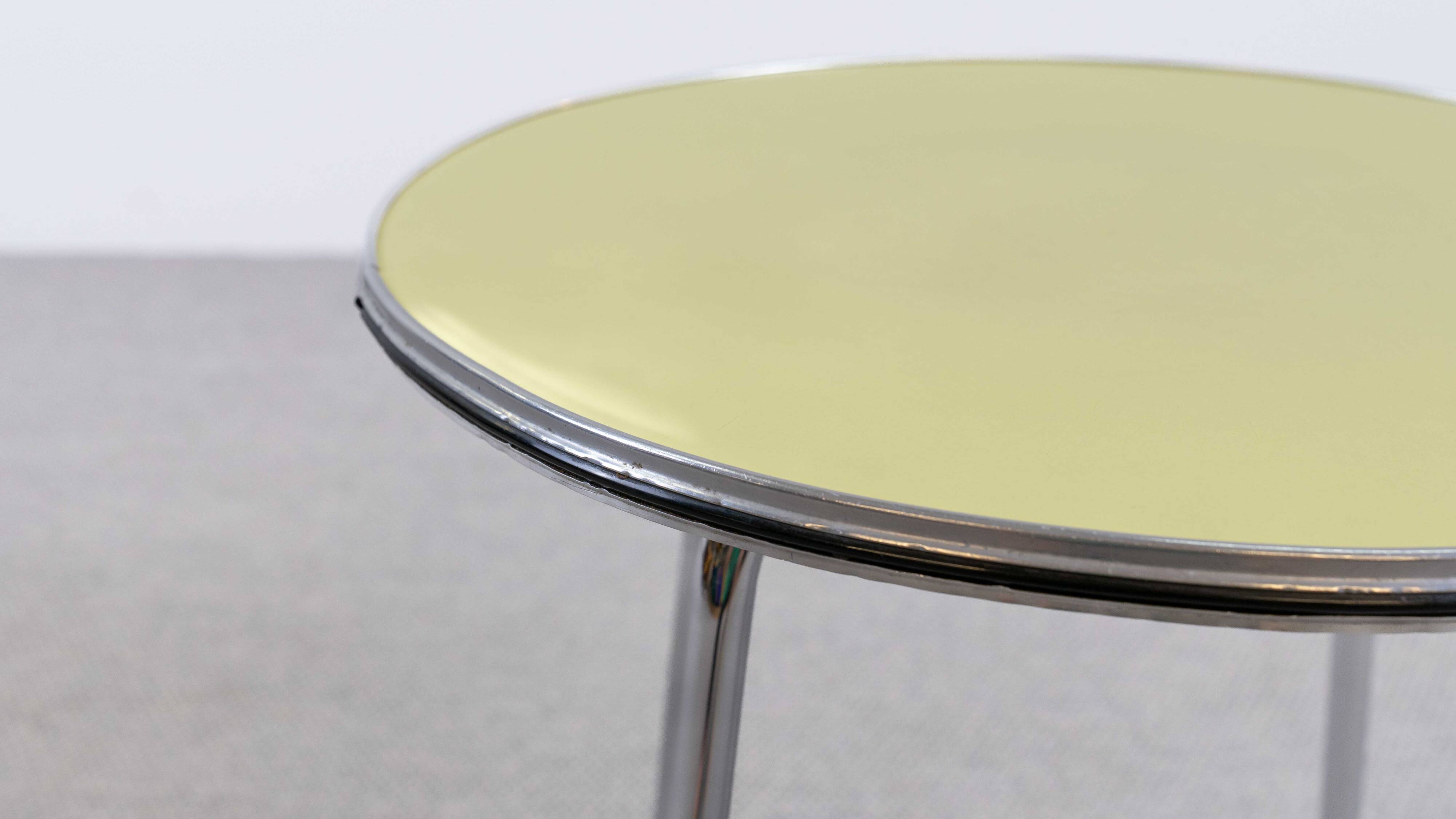 Table d'appoint en tube d'acier Bauhaus vintage