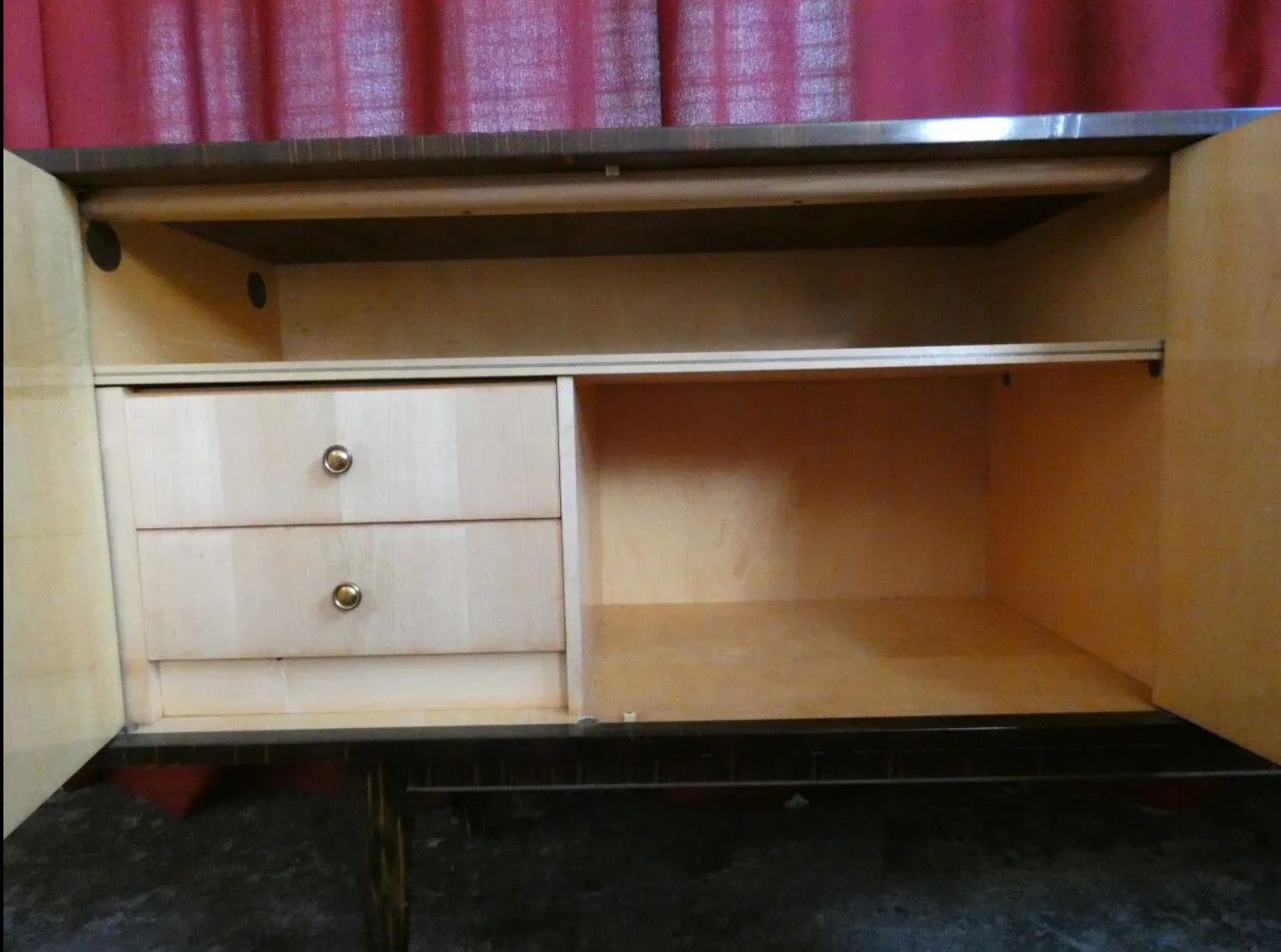 Enfilade verni polyester ouvrant à 4 vantaux