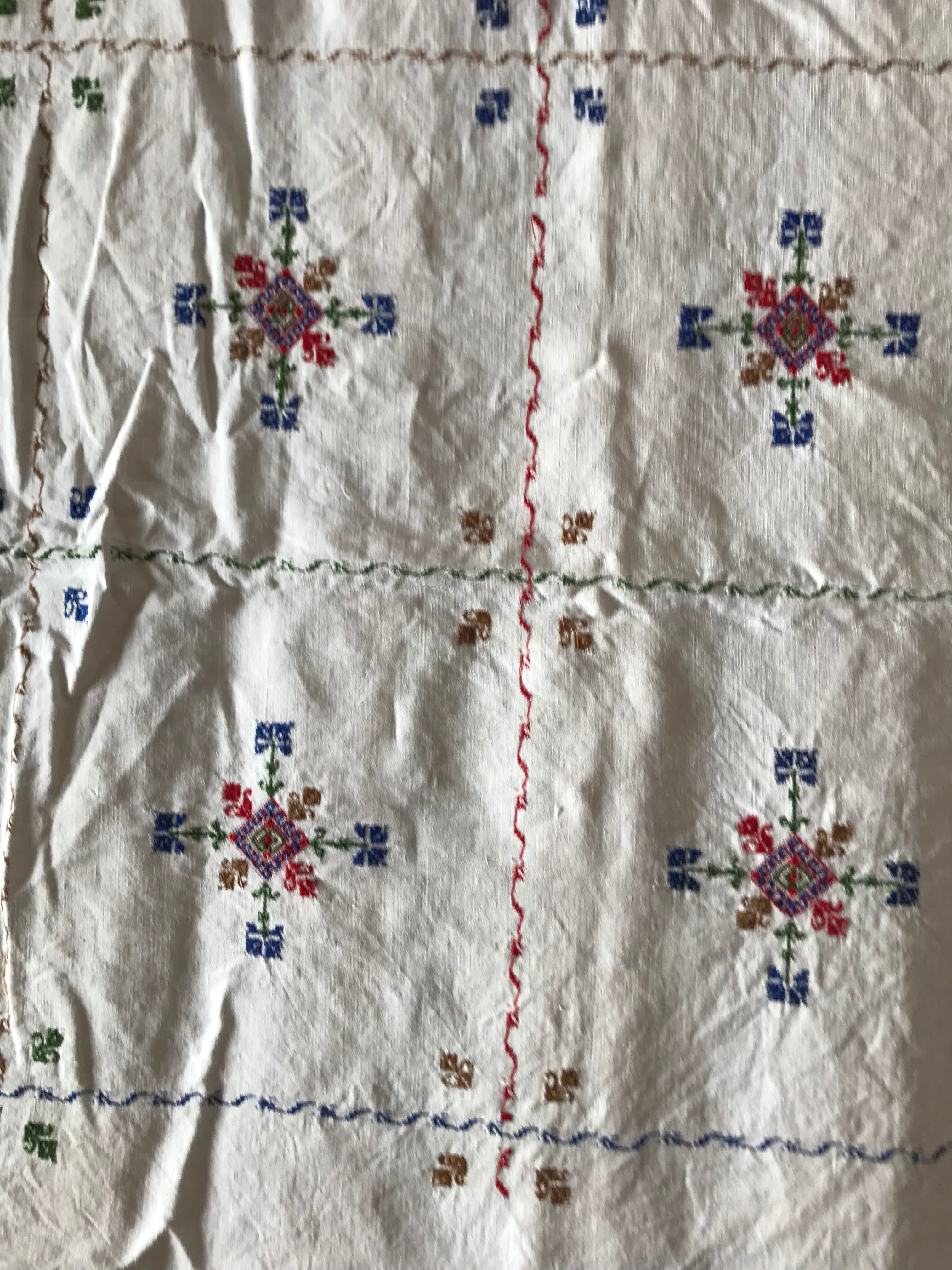 Ensemble nappes serviettes carrés de table brodé vintage