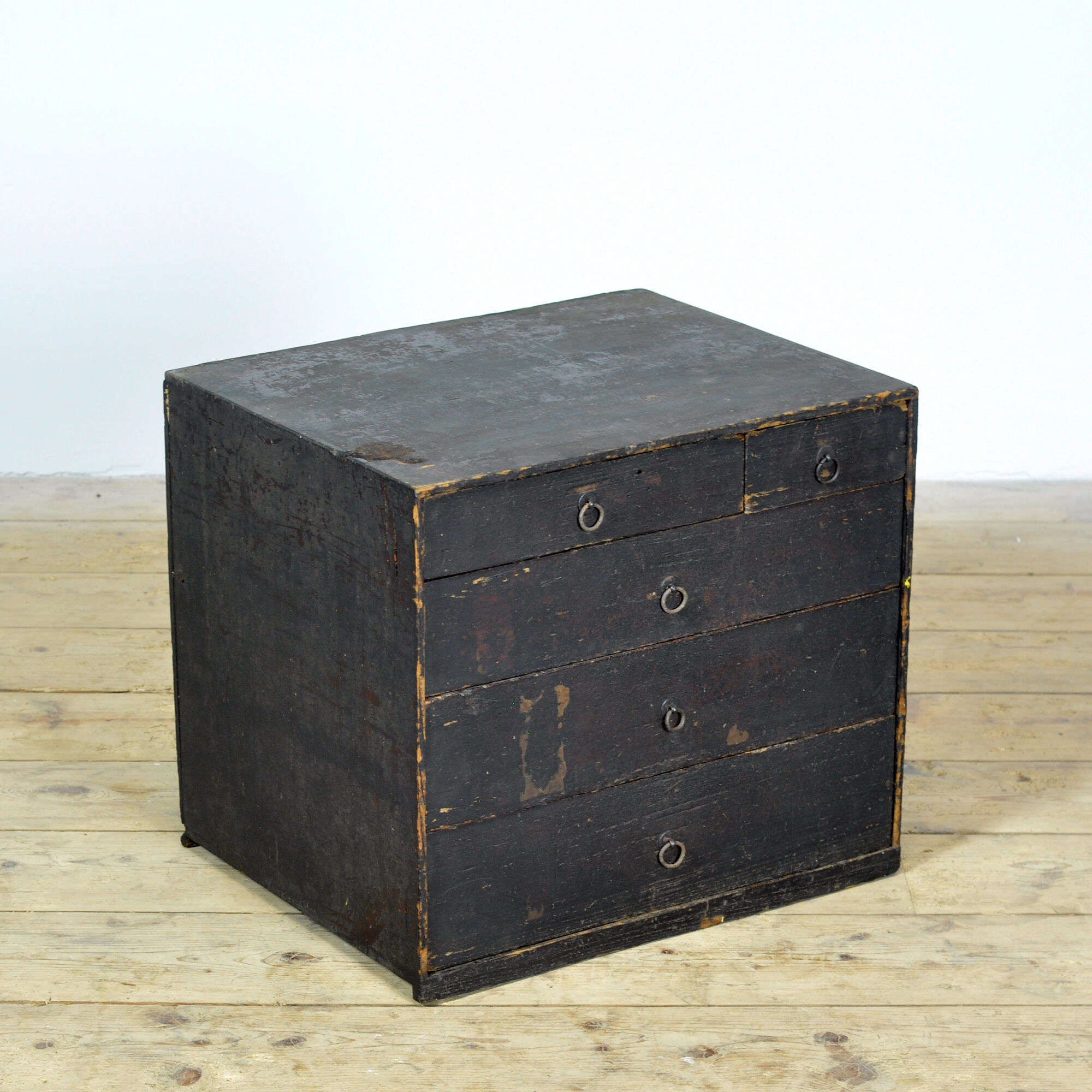 Petite commode japonaise antique, vers 1900