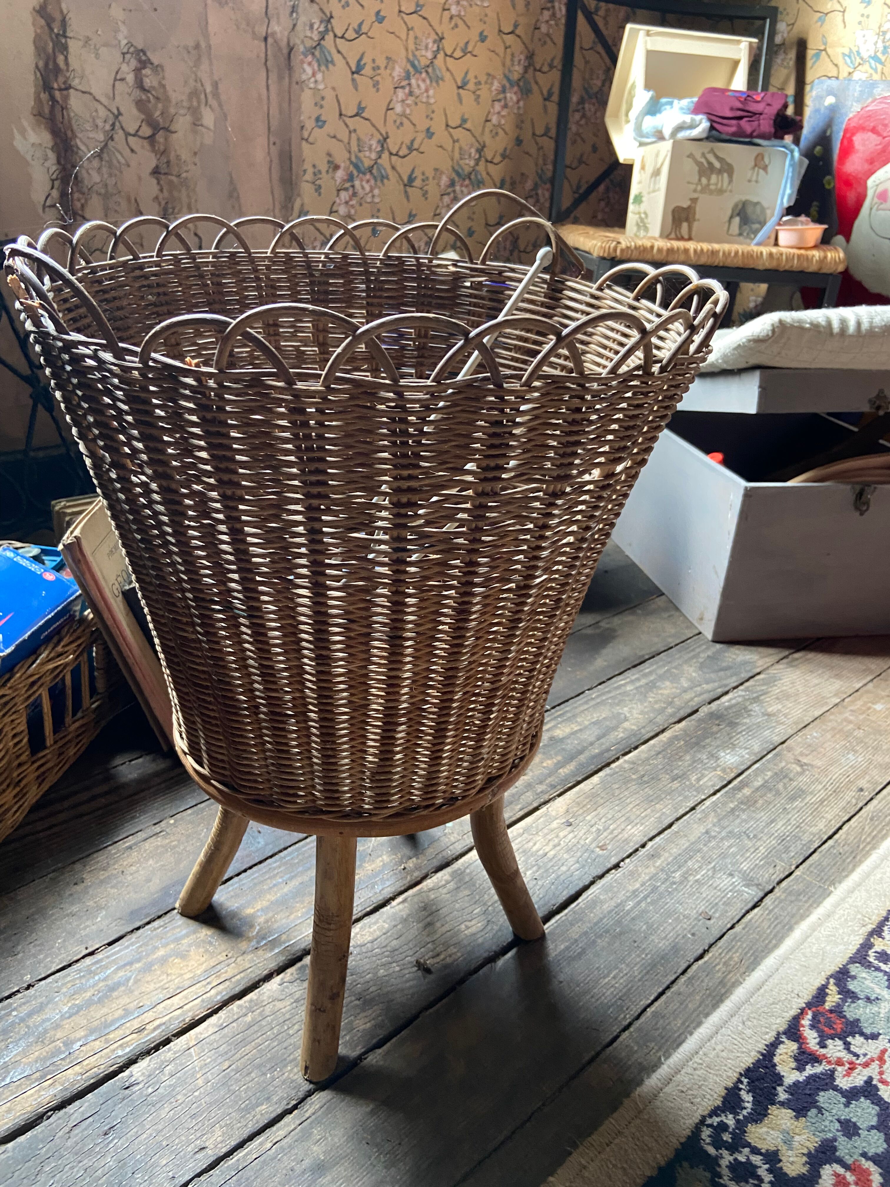 Rattan basket on feet