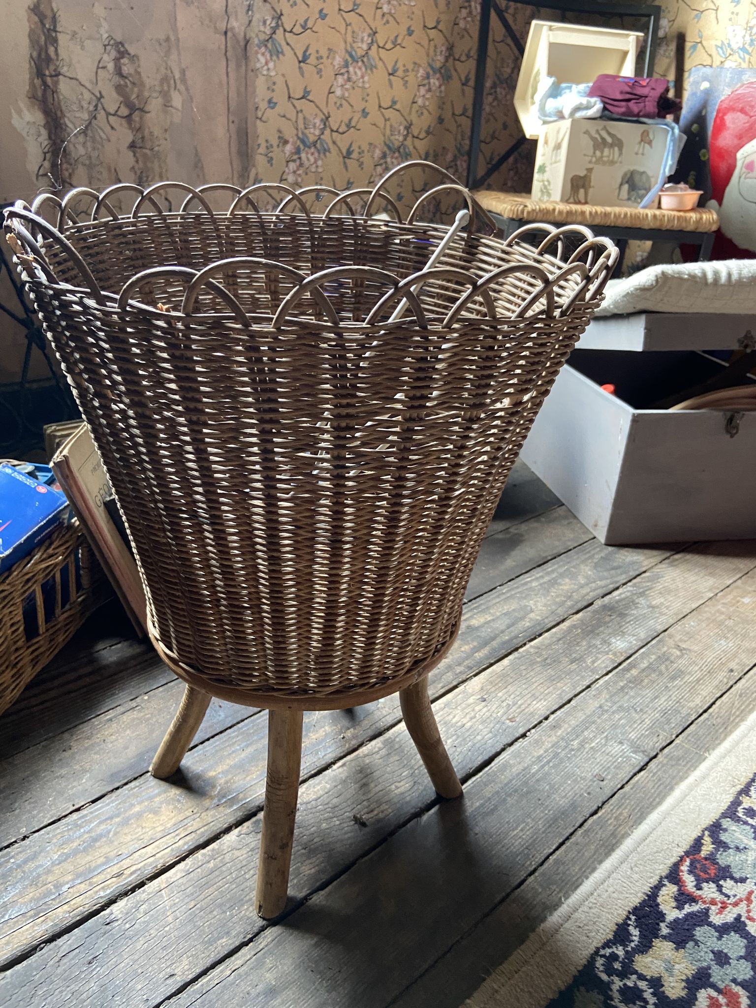 Rattan basket on feet